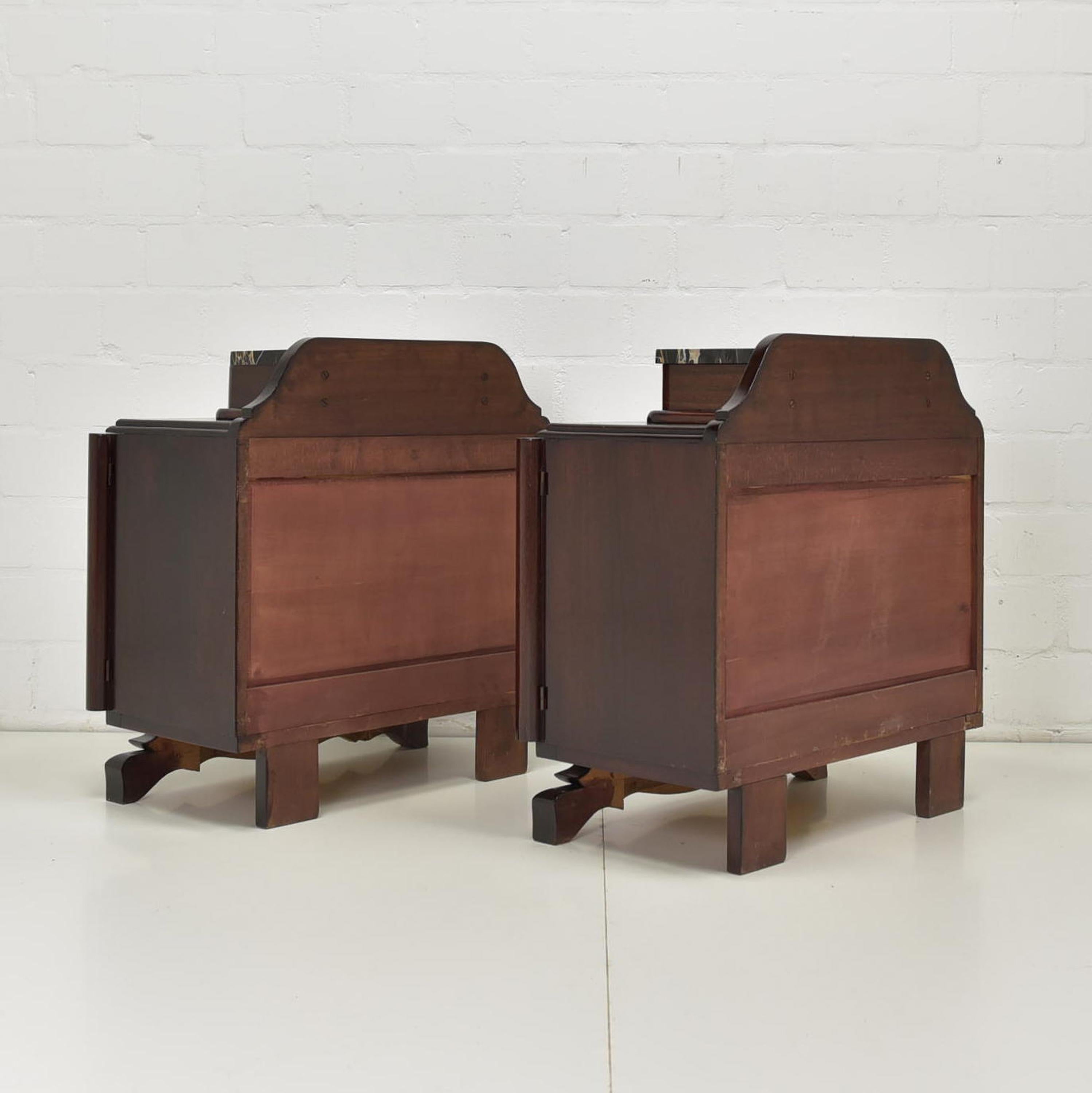 Pair of Art Deco Nightstands in Mahogany, circa 1930 7