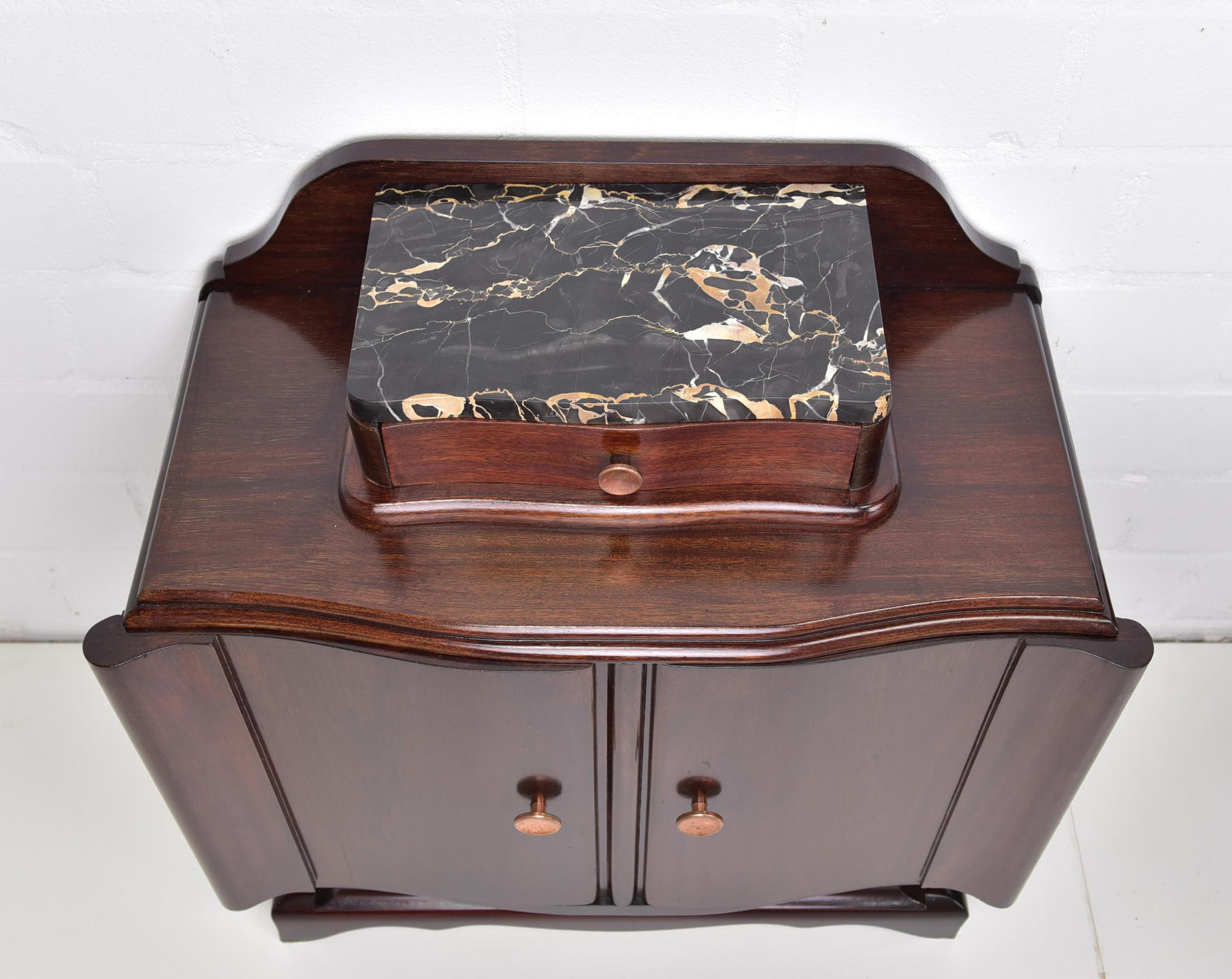 Pair of Art Deco Nightstands in Mahogany, circa 1930 2