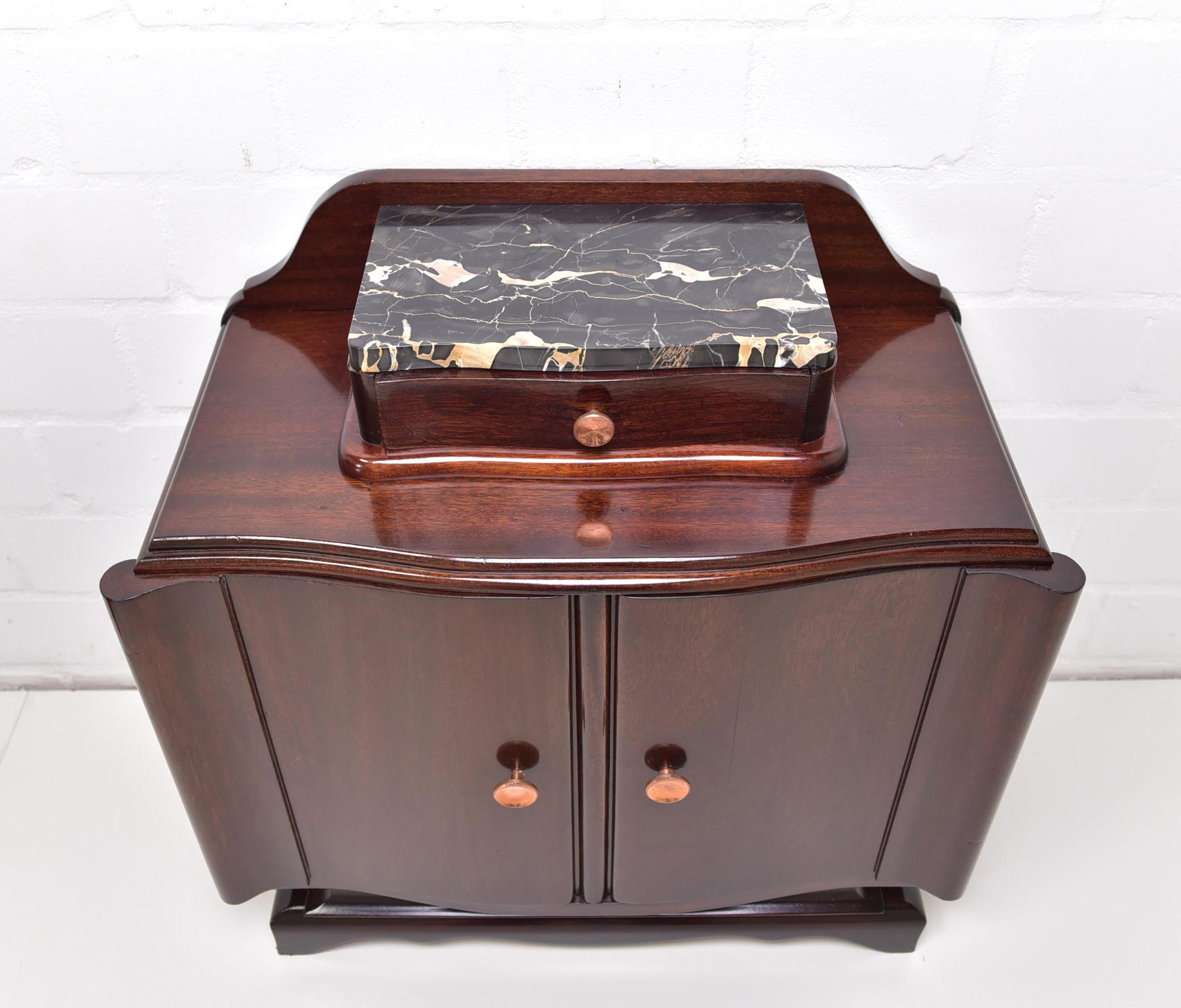 Pair of Art Deco Nightstands in Mahogany, circa 1930 5