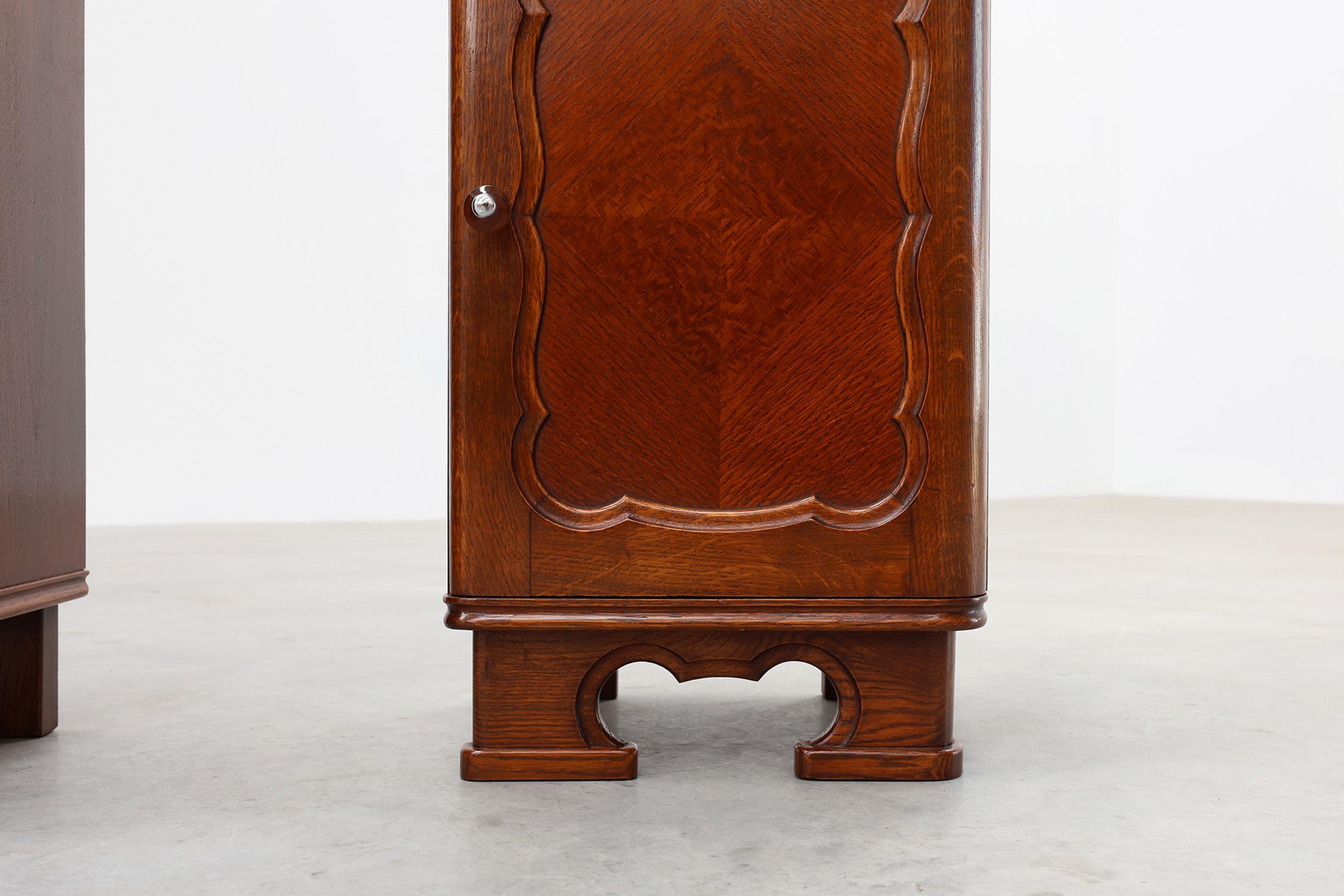 Paire de tables de nuit Art Déco en chêne avec plateau en marbre, France ca. 1925 en vente 6