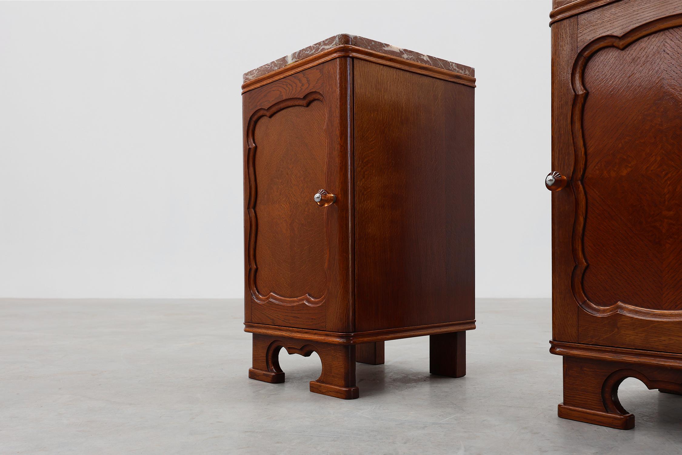 Paire de tables de nuit Art Déco en chêne avec plateau en marbre, France ca. 1925 en vente 7