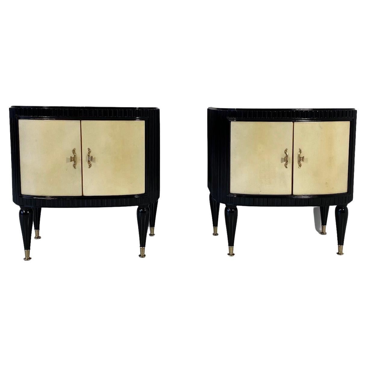 Pair of Art Deco Nightstands in Parchment and Black Lacquer, 1940s For