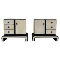 Pair of Art Deco Nightstands in Parchment and Black Lacquer, attr. Borsani, 40s
