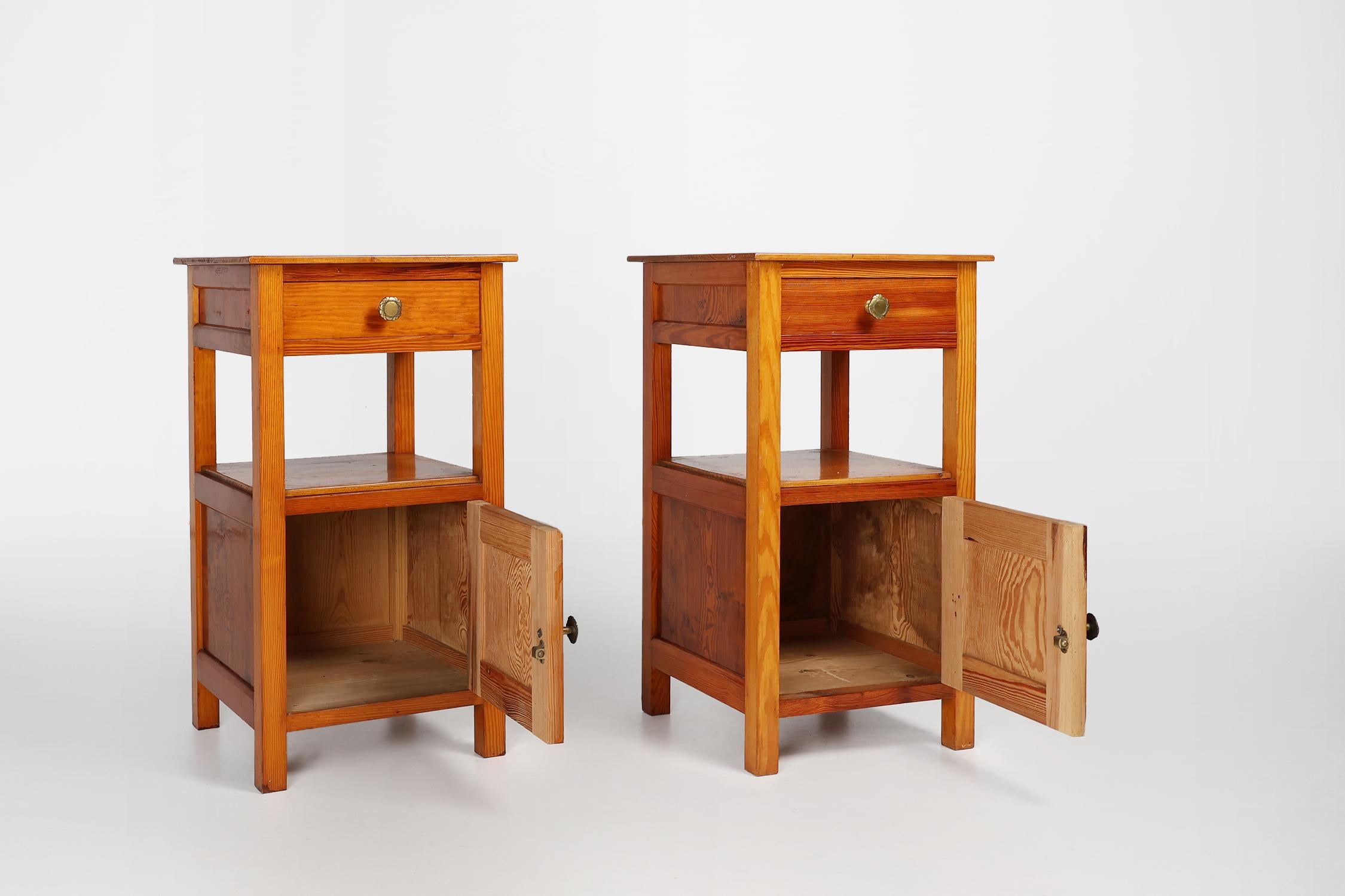 French Pair of Art Deco Nightstands in wood, France 1940s For Sale