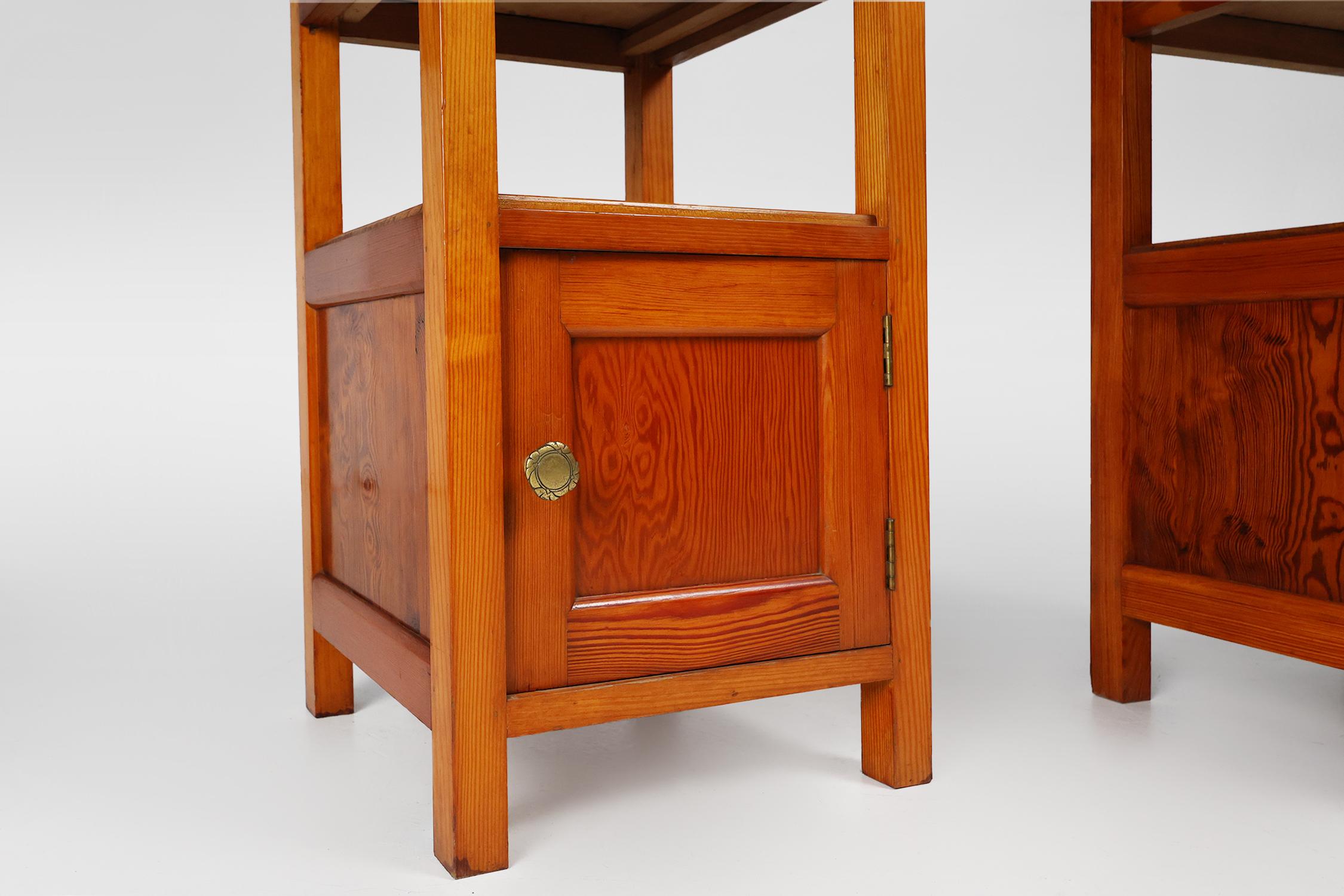 Mid-20th Century Pair of Art Deco Nightstands in wood, France 1940s For Sale