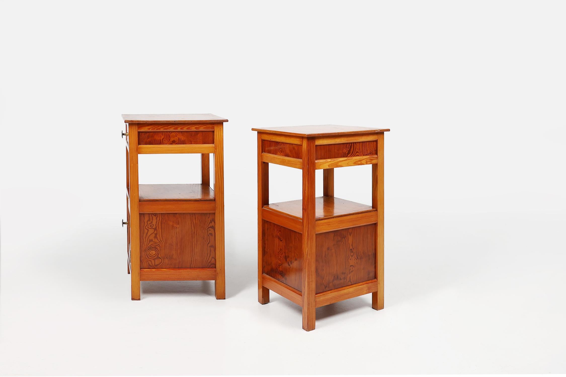 Pair of Art Deco Nightstands in wood, France 1940s For Sale 1