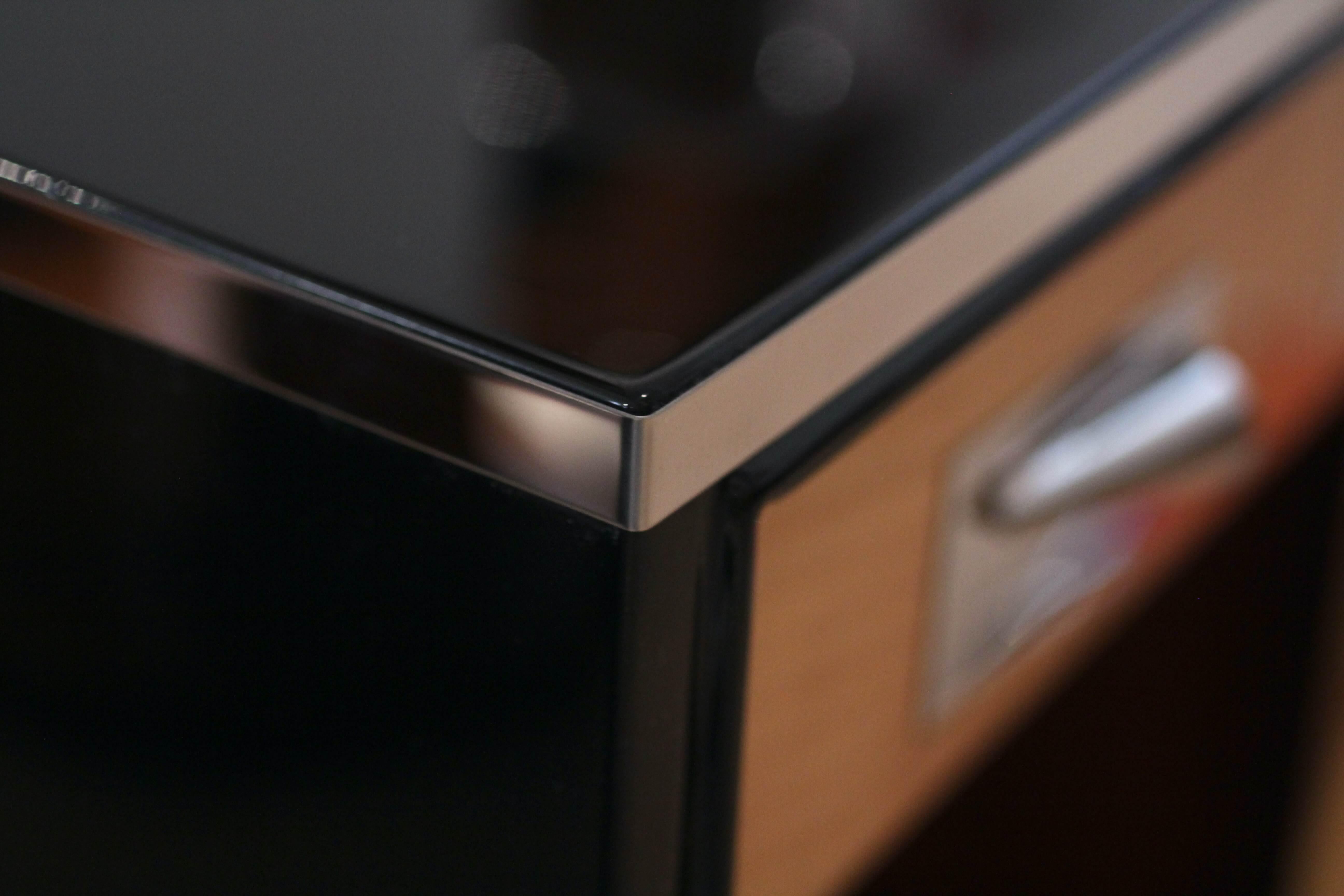 Pair of Art Deco Nightstands, Maple and Chrome, France, circa 1940 3