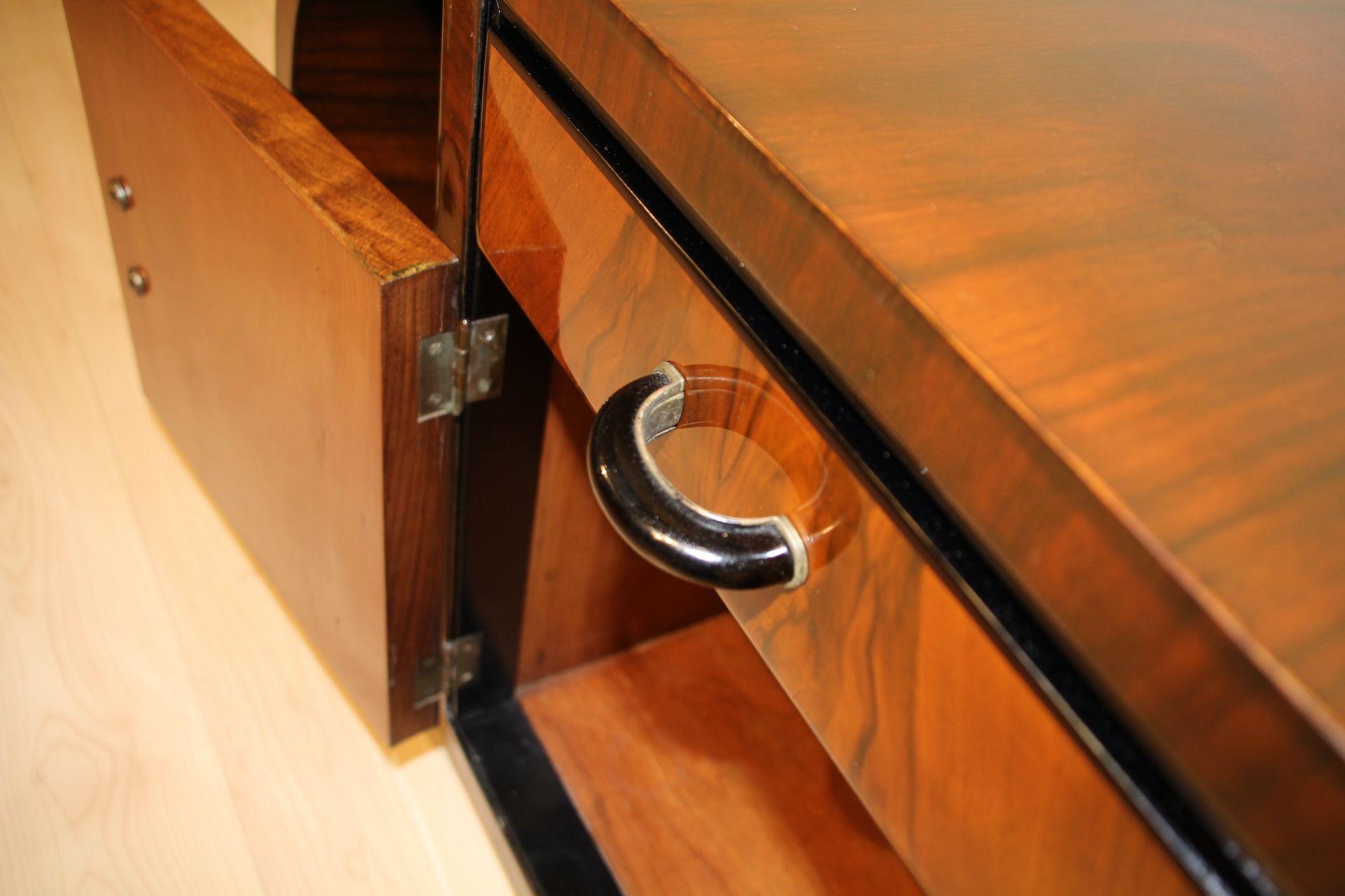 Pair of Art Deco Nightstands, Walnut Veneer, France circa 1930 12