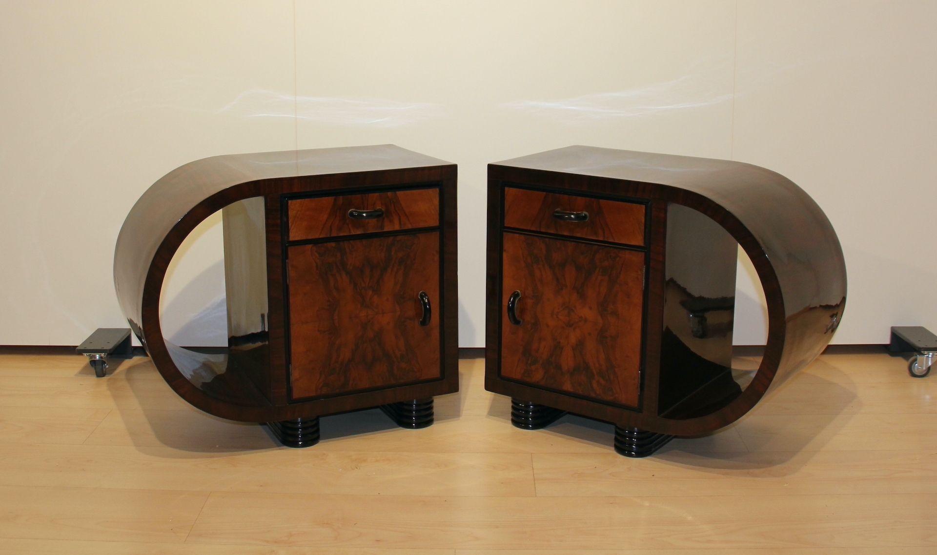 Mid-20th Century Pair of Art Deco Nightstands, Walnut Veneer, France circa 1930