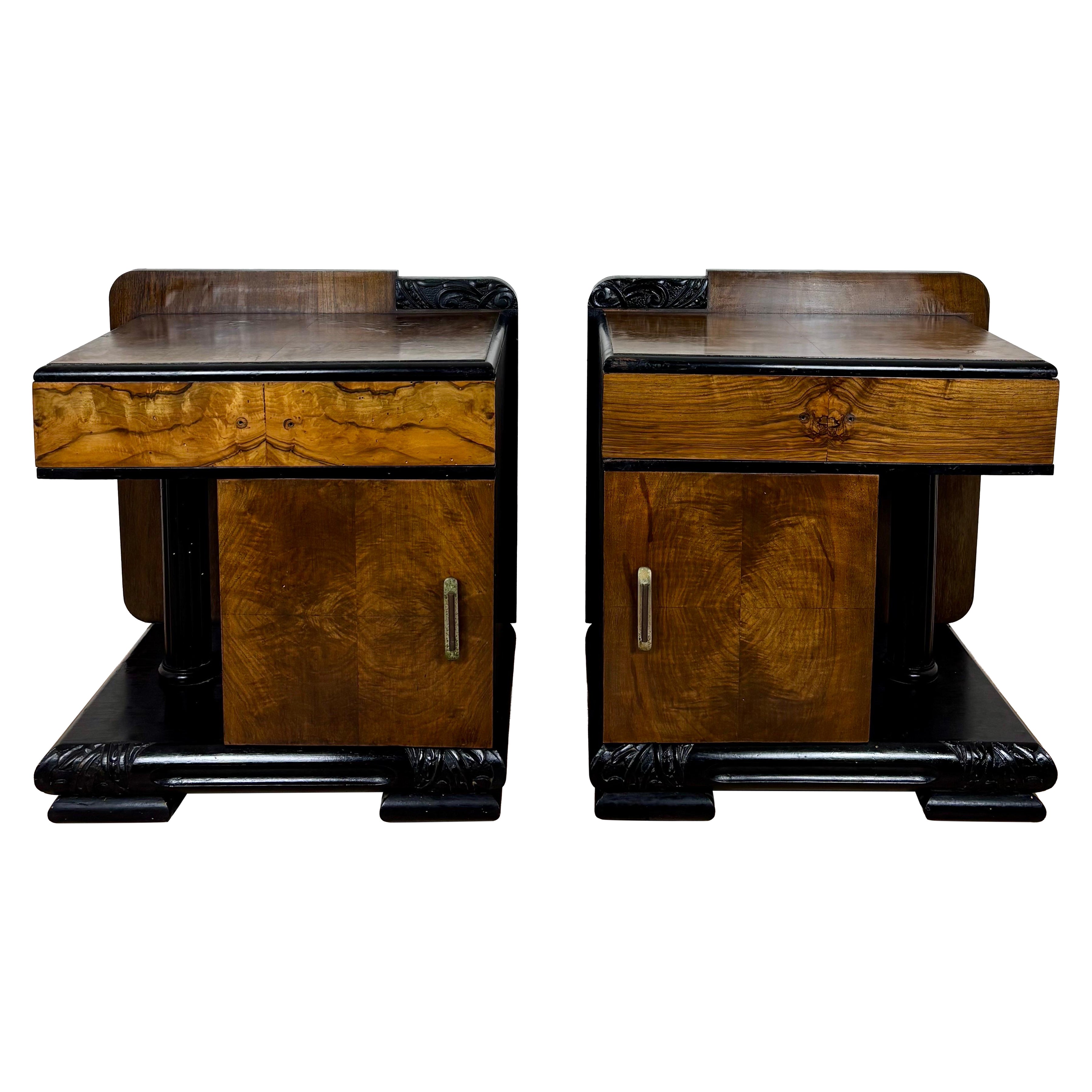 Paire de tables de nuit Art Déco à colonnes, en Wood Wood ébonisé et placage figuré