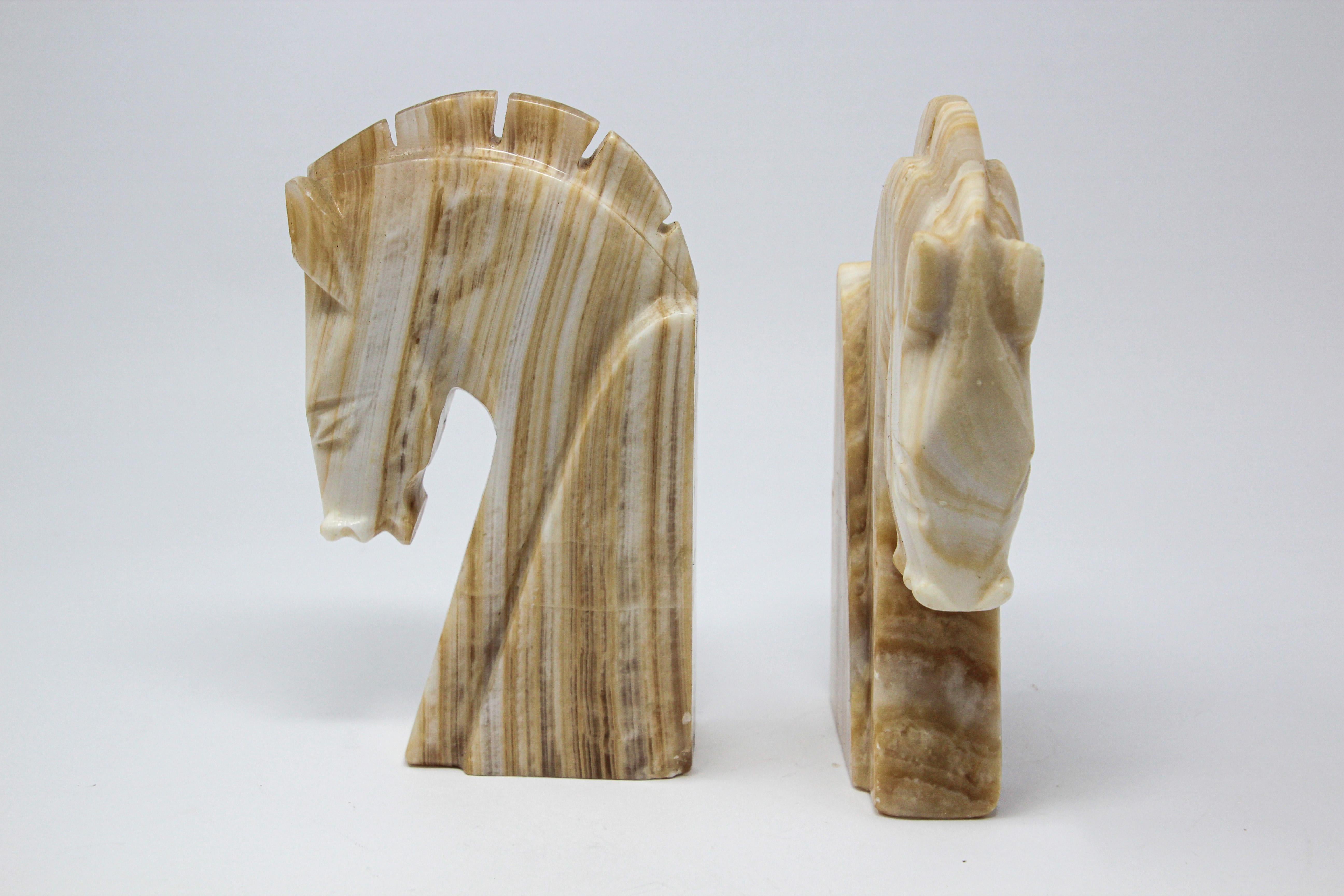 Pair of Art Deco stylized horses head bookends.
Vintage set of bookends, hand carved in onyx in a shade of ivory and browns.
Hermes style horses, great modern design.
Measures: Each horse head measure 8