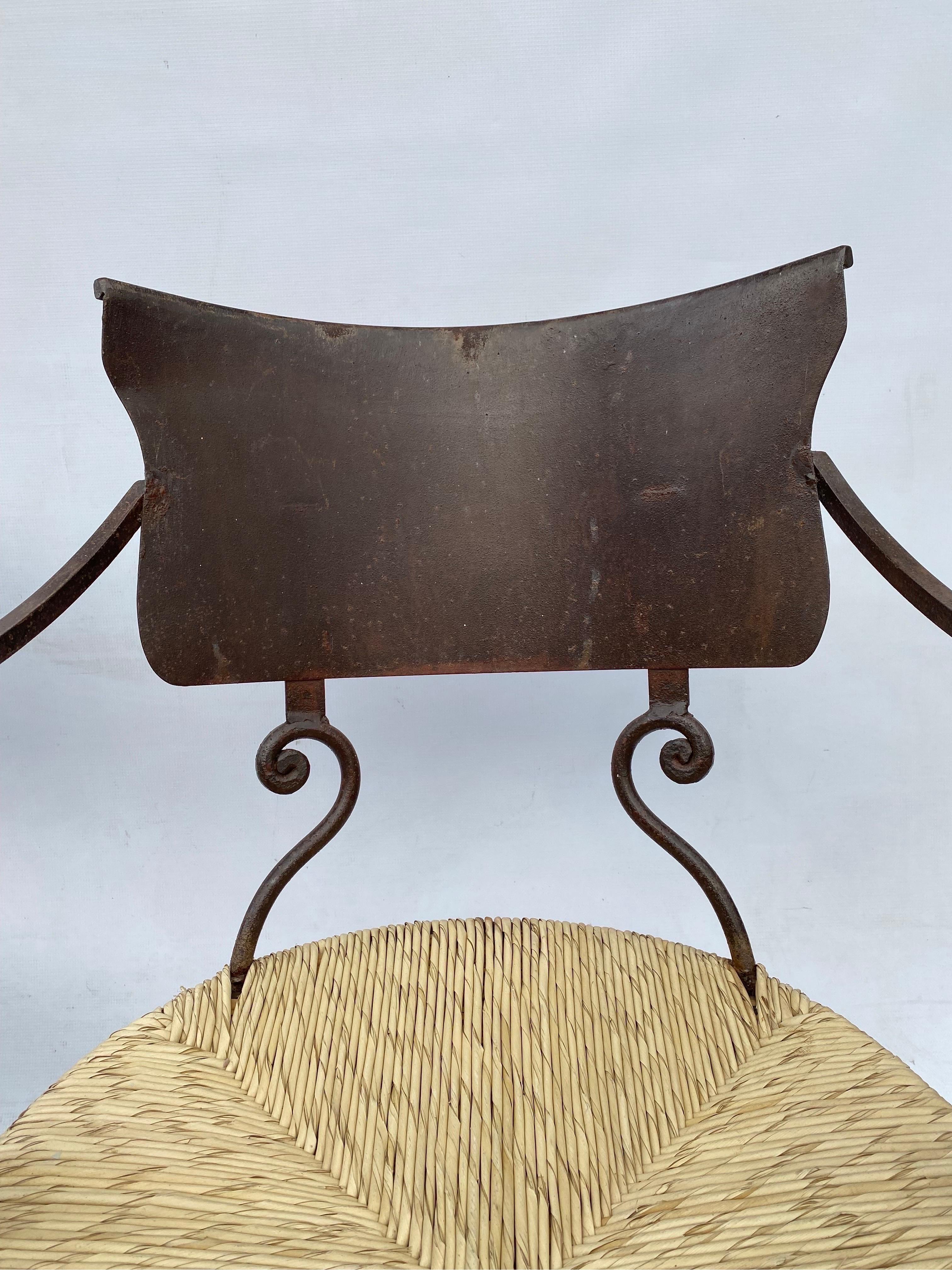 Paar oxidisierte, geschmiedete Art-Déco-Beistellstühle aus Eisen und Bambus, Rattan, Vintage 1920er Jahre  im Angebot 4