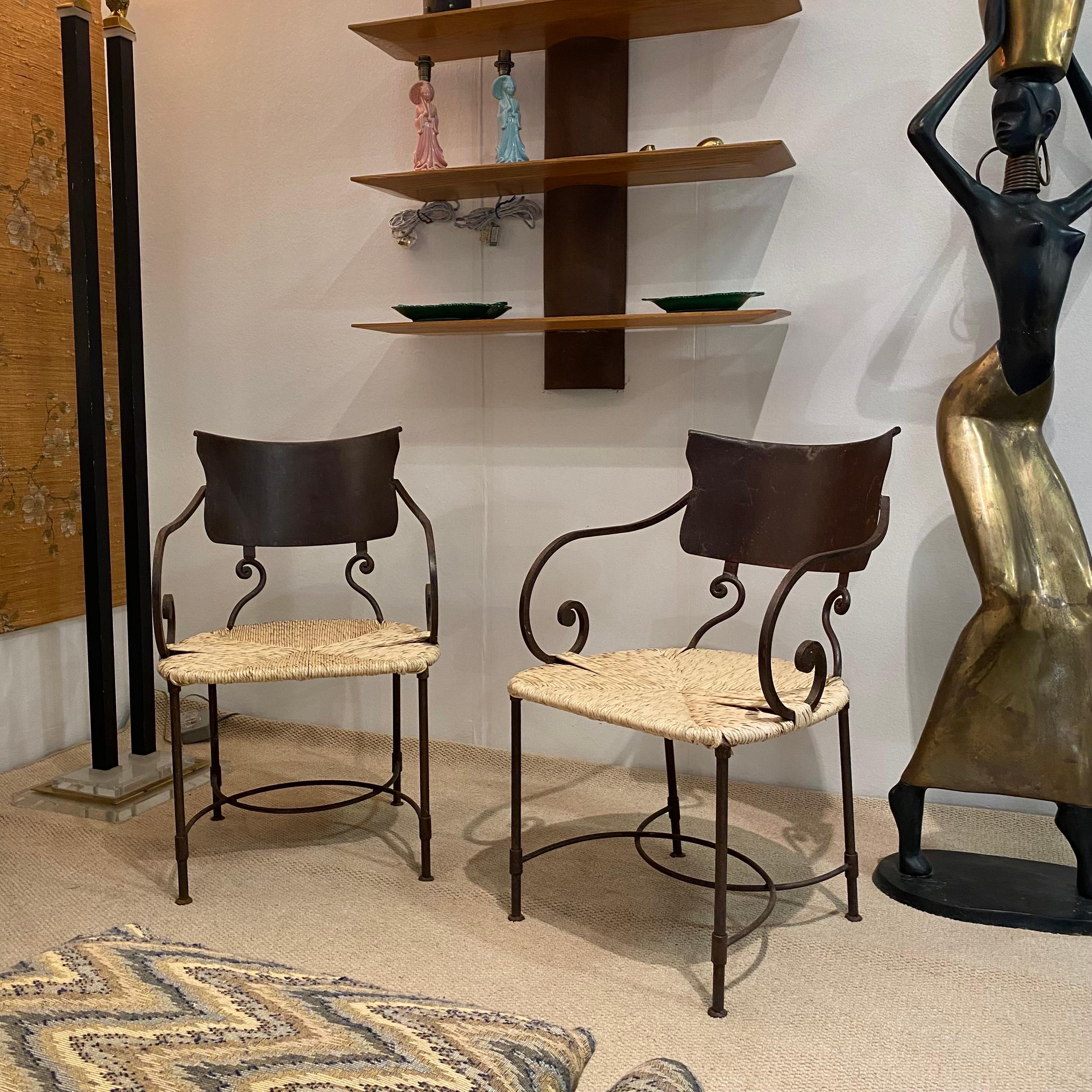 Paar oxidisierte, geschmiedete Art-Déco-Beistellstühle aus Eisen und Bambus, Rattan, Vintage 1920er Jahre  (Art déco) im Angebot