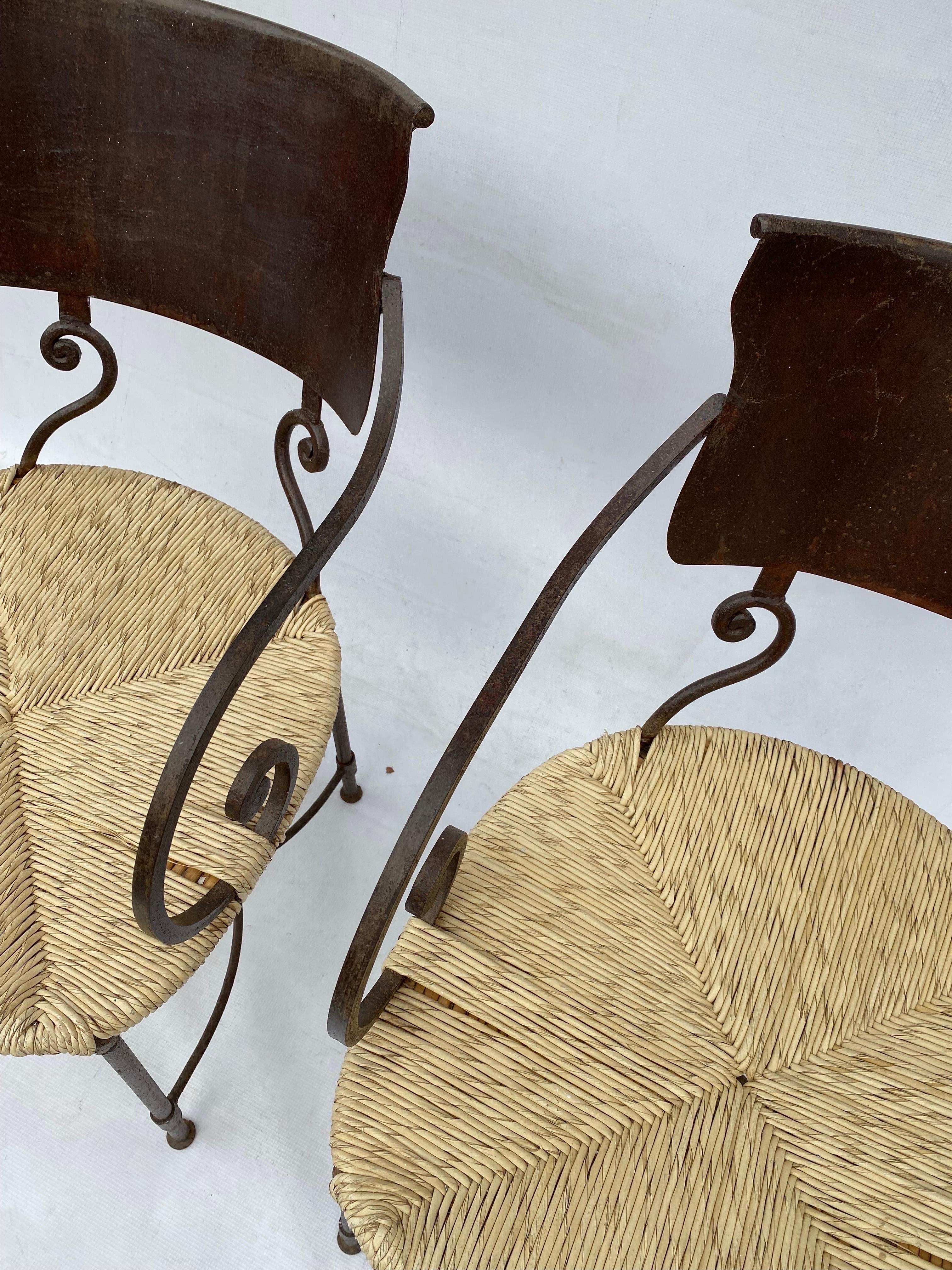 Paar oxidisierte, geschmiedete Art-Déco-Beistellstühle aus Eisen und Bambus, Rattan, Vintage 1920er Jahre  im Angebot 3