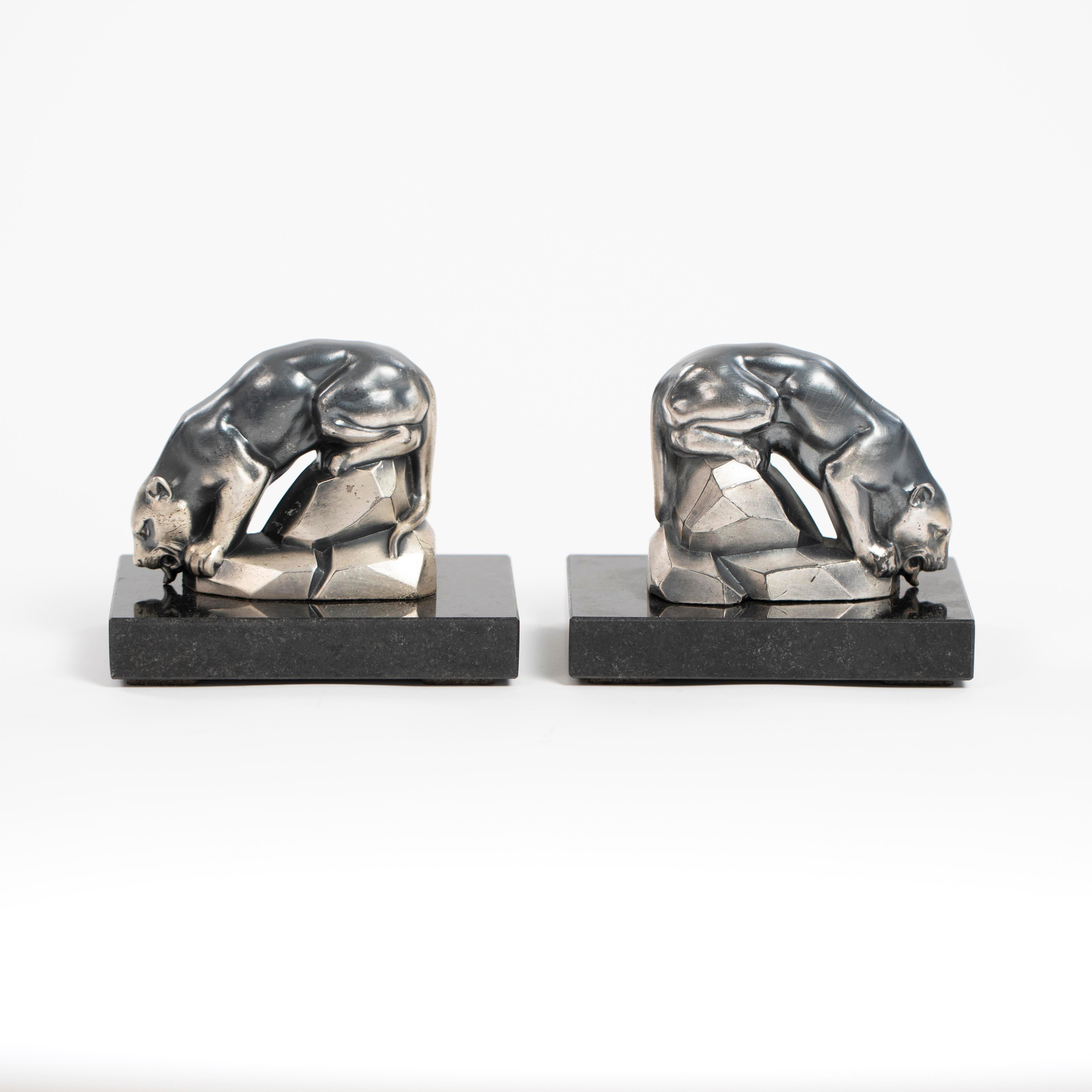 Coppia di reggilibri Art Deco Panther in bronzo su marmo nero di M. Font, anni '20 in vendita 2