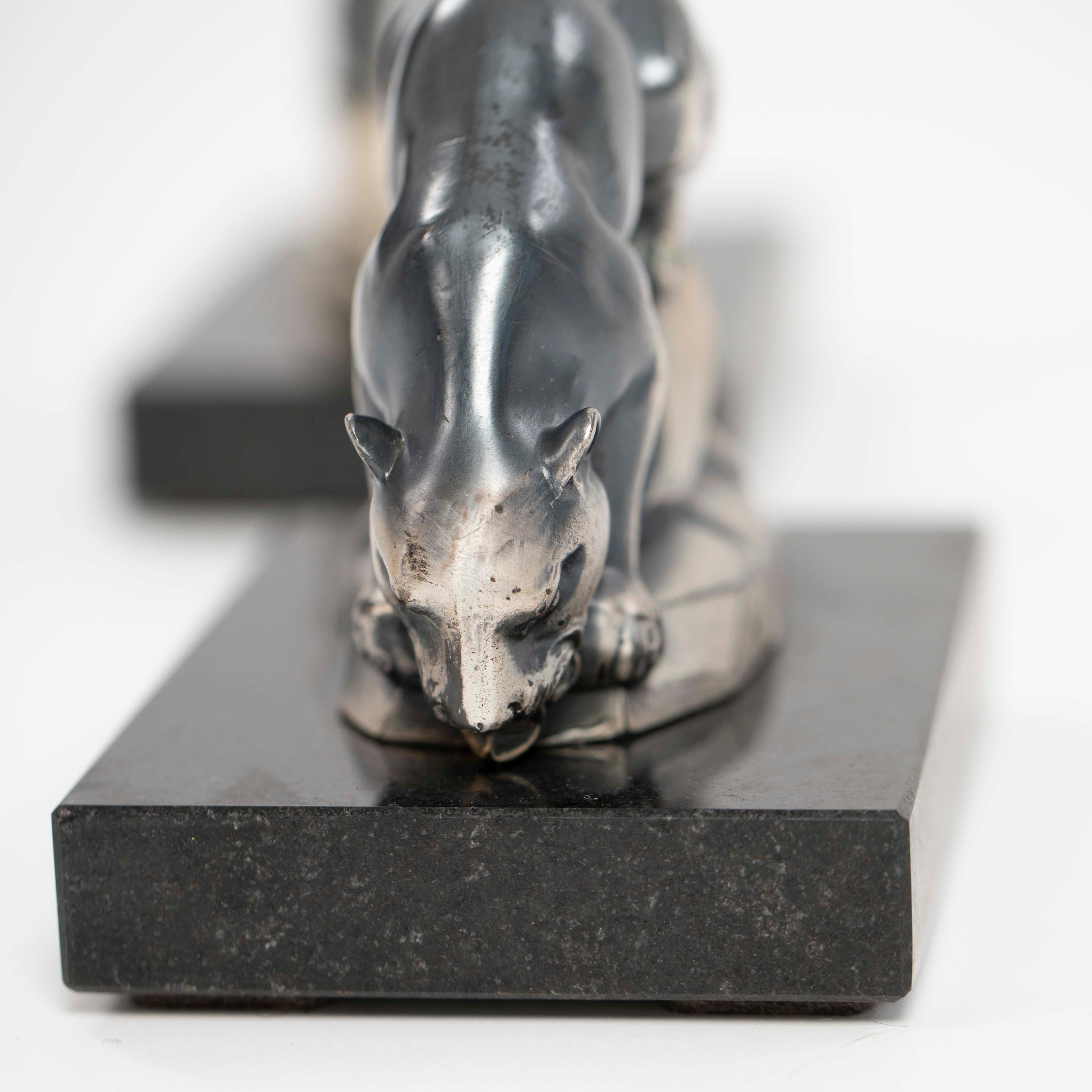 Coppia di reggilibri Art Deco Panther in bronzo su marmo nero di M. Font, anni '20 in vendita 4