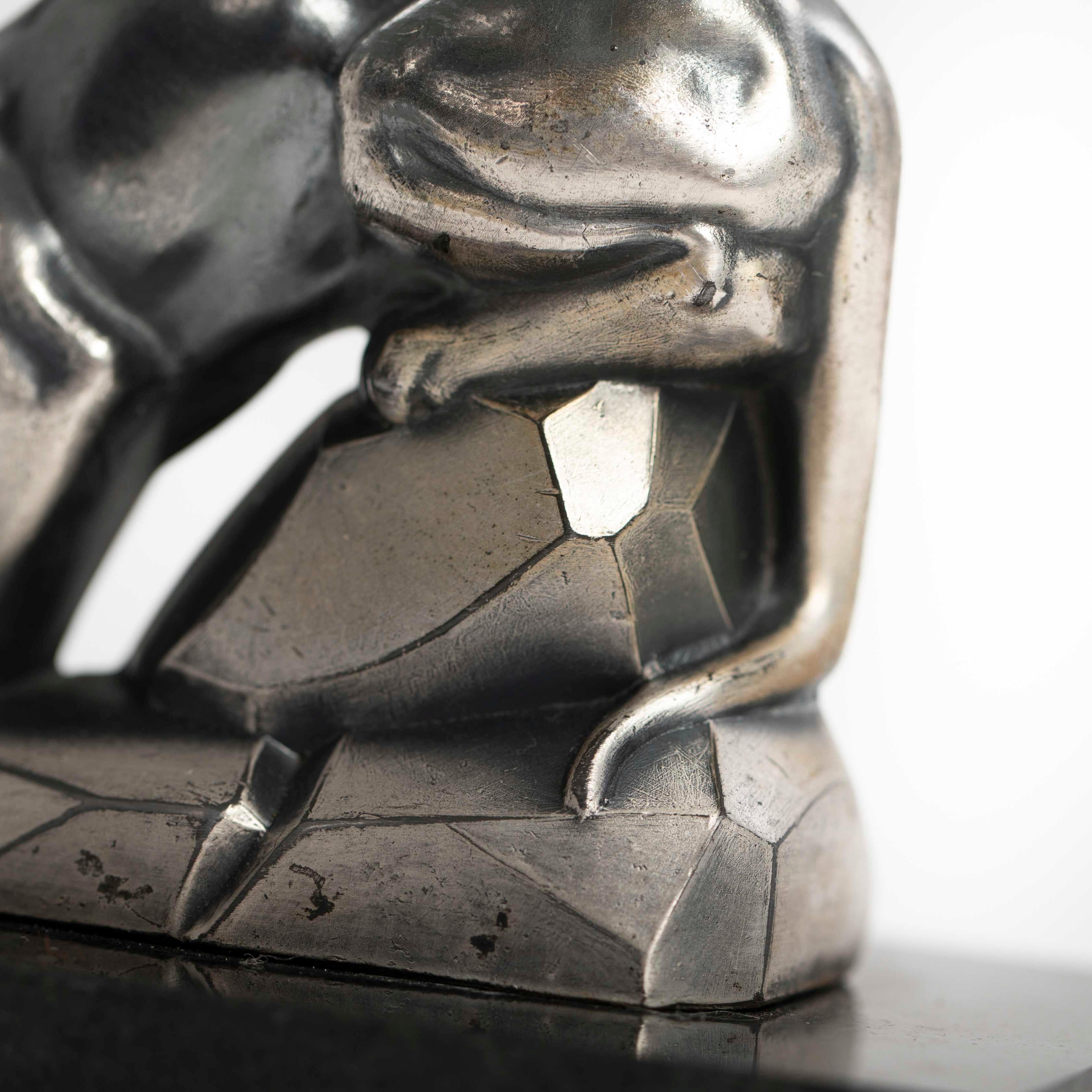 Coppia di reggilibri Art Deco Panther in bronzo su marmo nero di M. Font, anni '20 in vendita 9