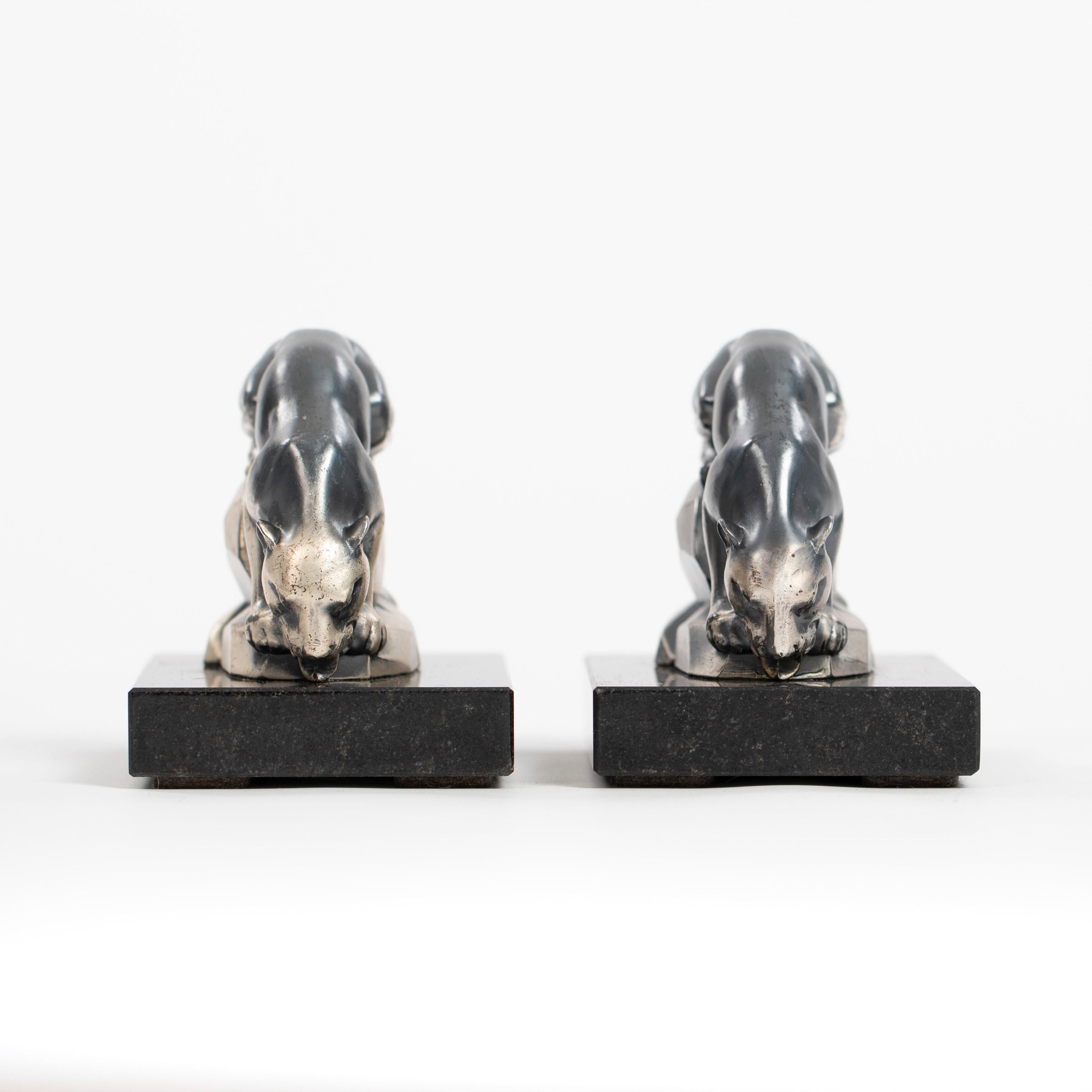 Art Déco Coppia di reggilibri Art Deco Panther in bronzo su marmo nero di M. Font, anni '20 in vendita