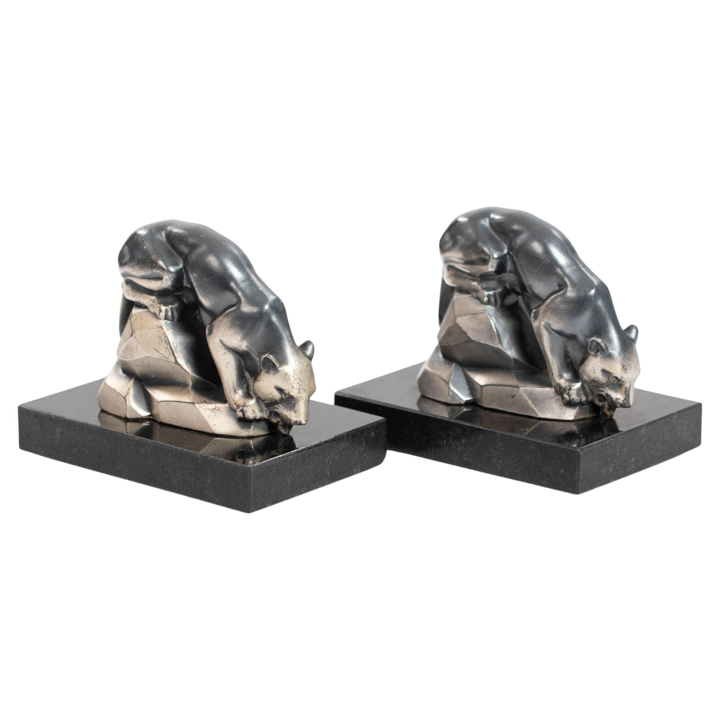 Coppia di reggilibri Art Deco Panther in bronzo su marmo nero di M. Font, anni '20 in vendita