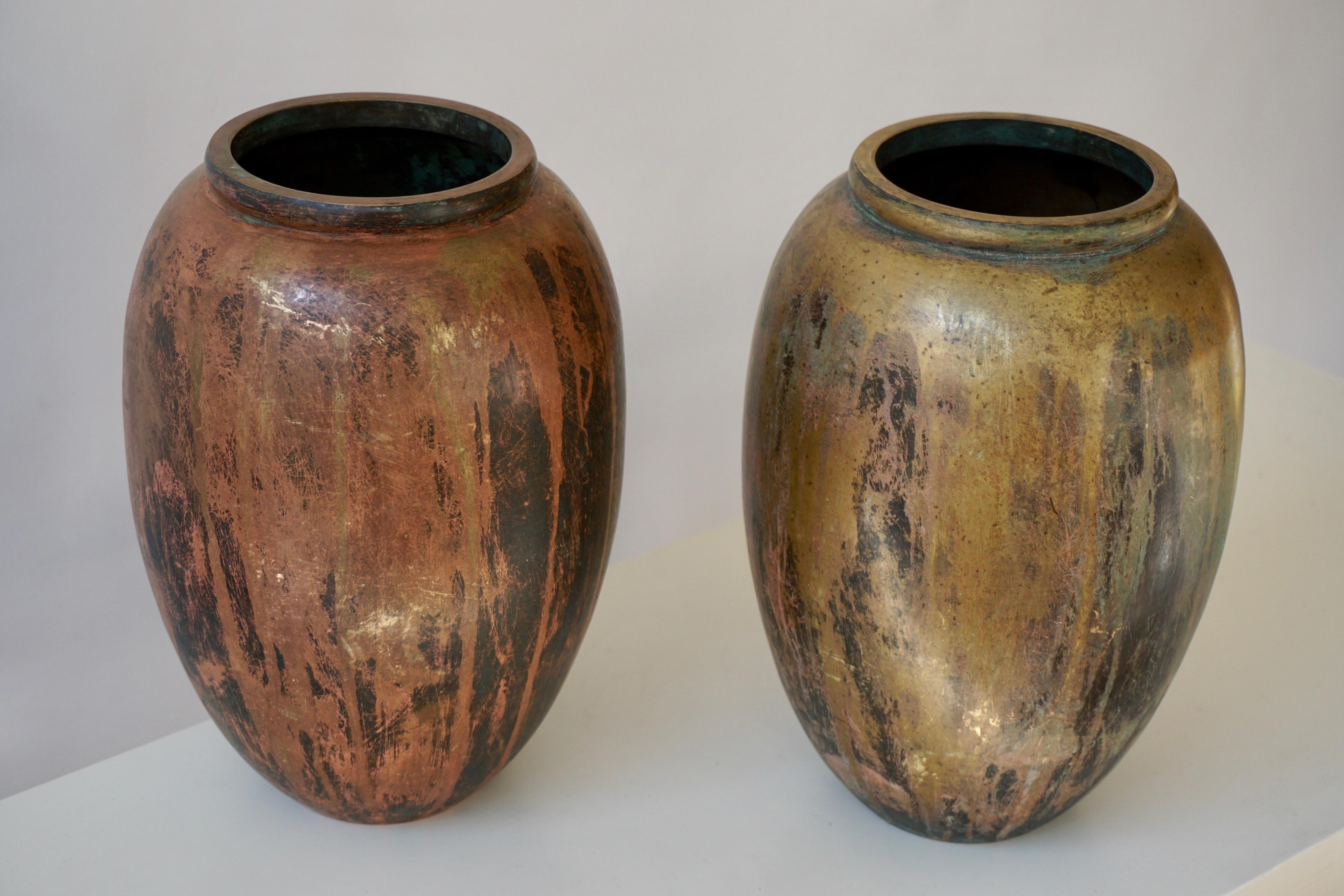 A handsome pair of Italian Art Deco cast and patinated bronze vases.
Measure: Height 30 cm.
Diameter 20 cm.