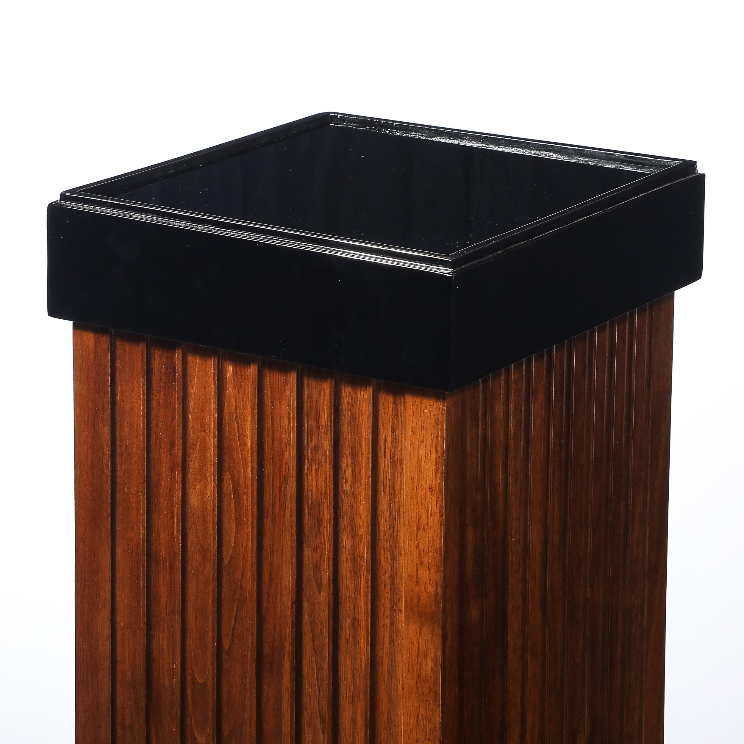 Coppia di piedistalli Art Deco con basi scanalate in noce e lacca nera con piani in vetro in vendita 2