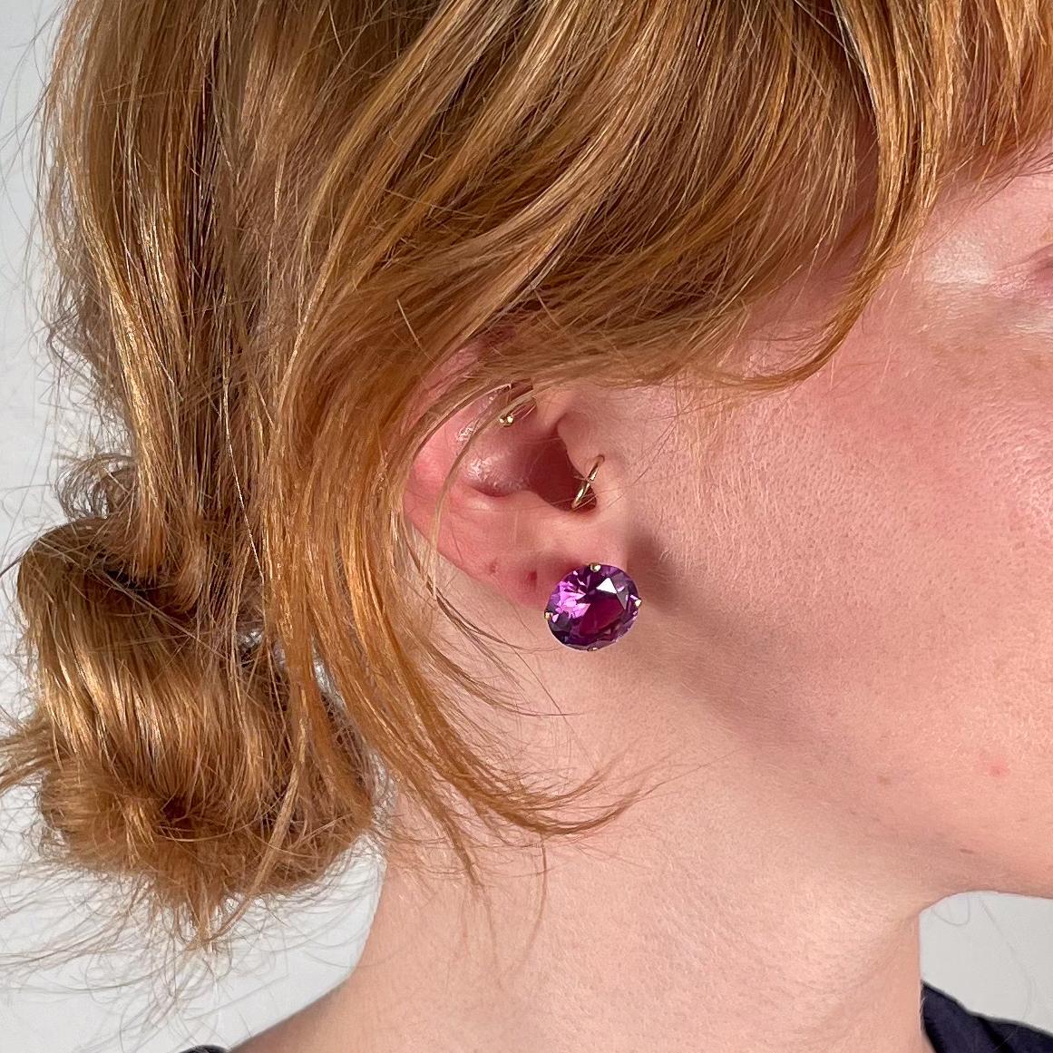 gold earrings change color