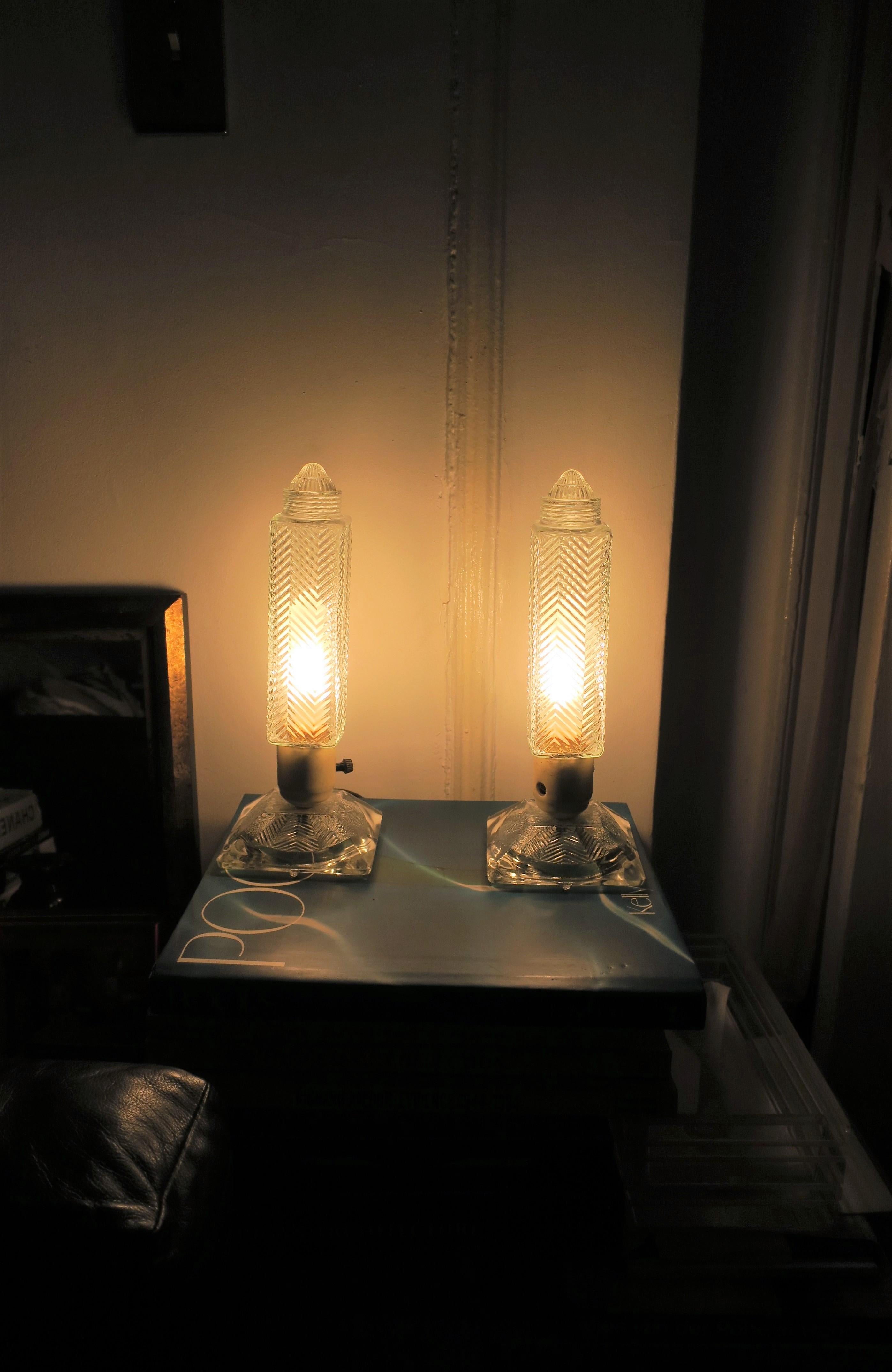 Art-Déco-Glas-Tisch- oder Nachttischlampen, Paar im Angebot 8