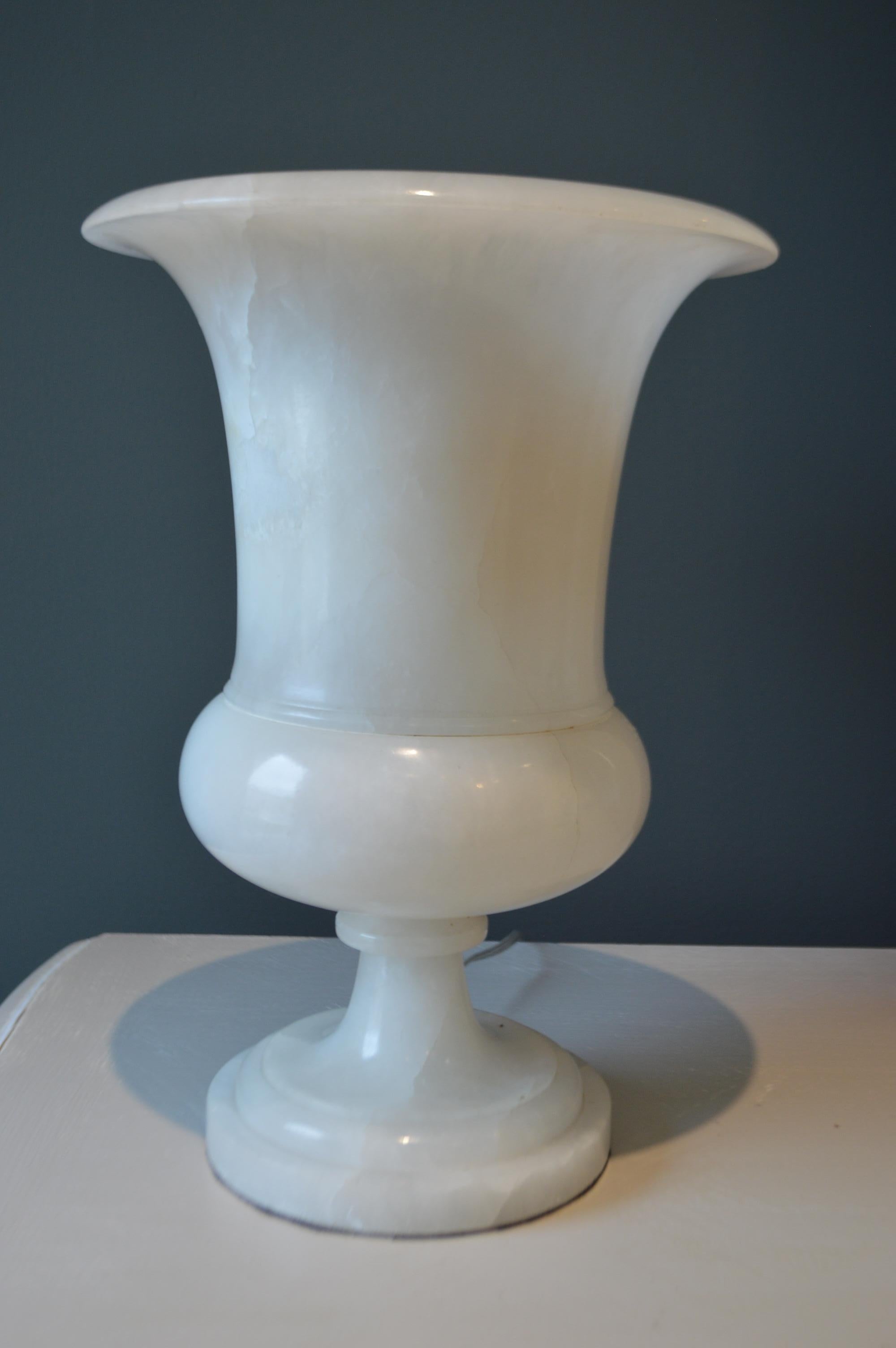 Pair of Art Deco Period White Marble Urns Converted to Table Lamps In Good Condition In Oakville, ON