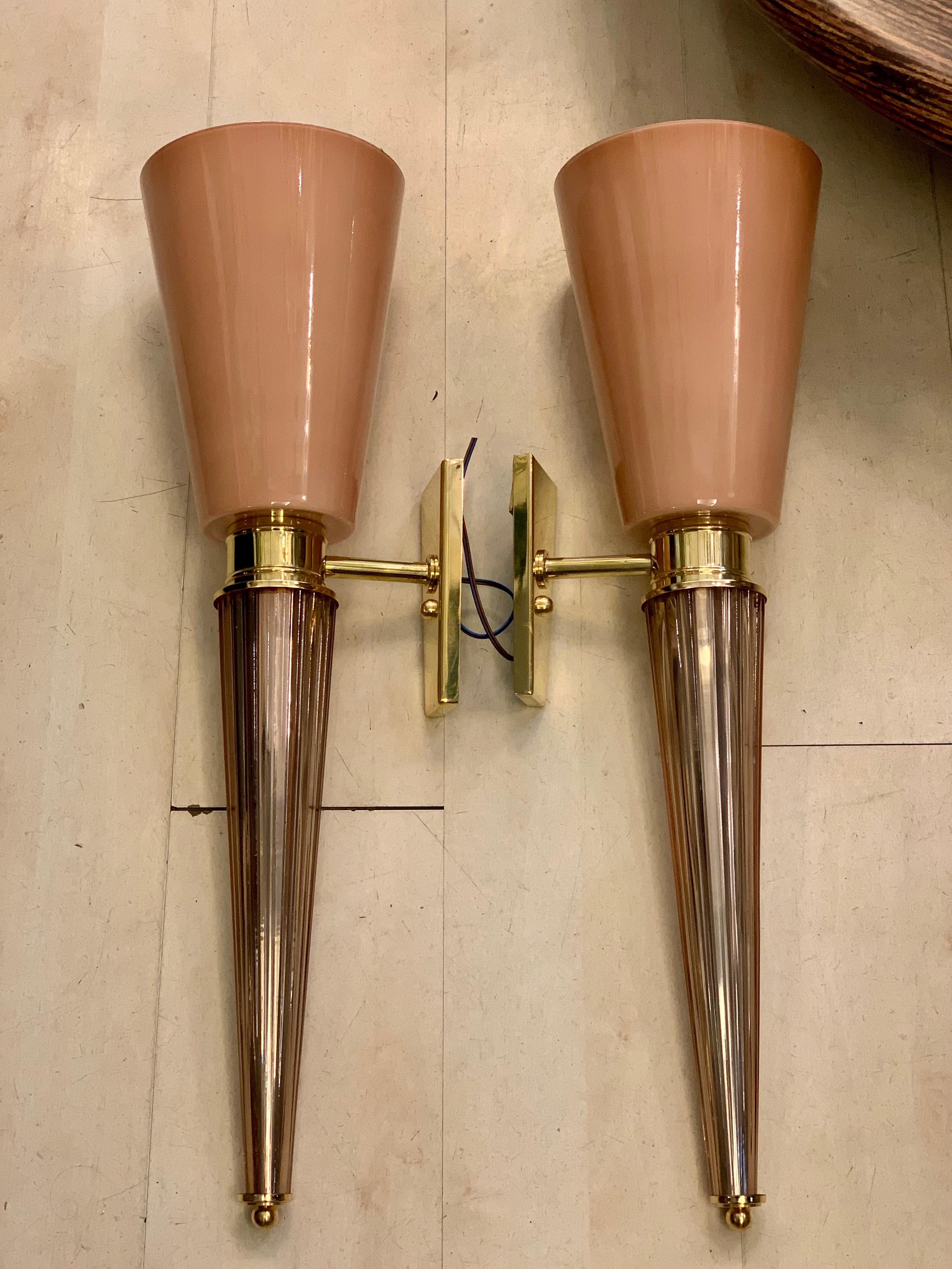 Pair of Art Deco Pink Conical Murano Wall Sconces, Brass Fittings, 1940s In Excellent Condition In Florence, IT