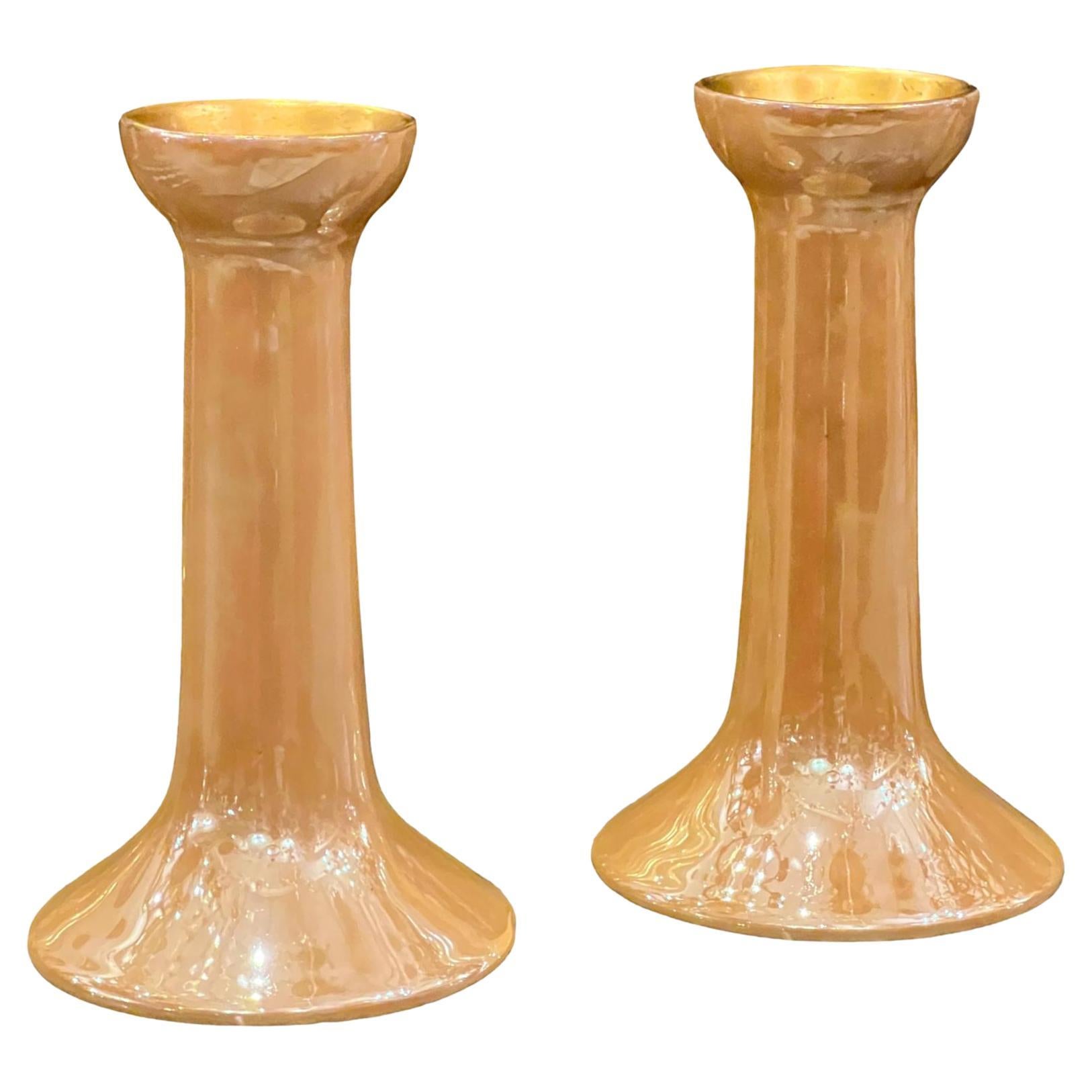 Paar Art-Déco-Porzellan-Kerzenständer im Angebot