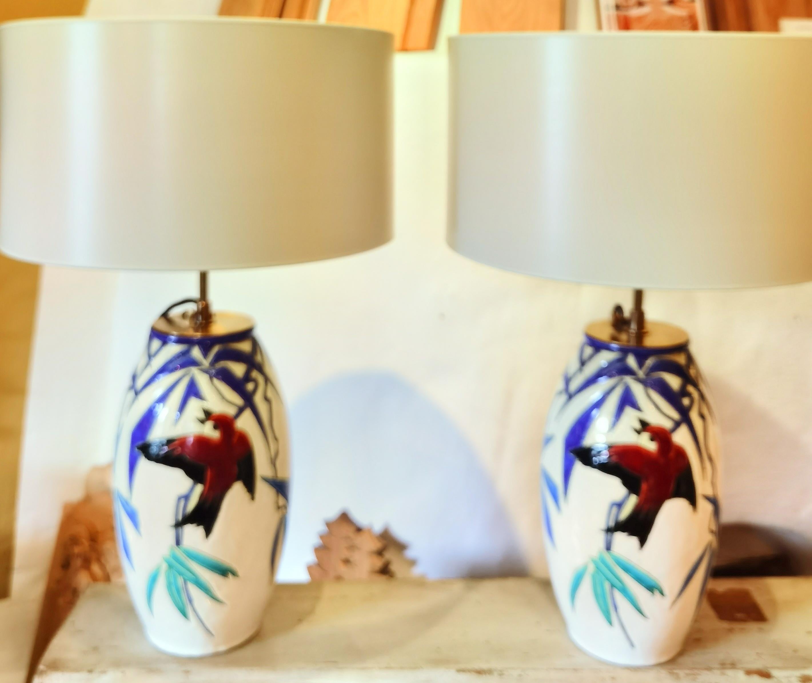 Pair of Art Deco table lamps transformed from stoneware vases from Boch La Louviere with a birds decor all around. Enamelded in different brigth blue colors with brown birds. Wired with a black cotton fabric cable.
The height is adjustable. Shades