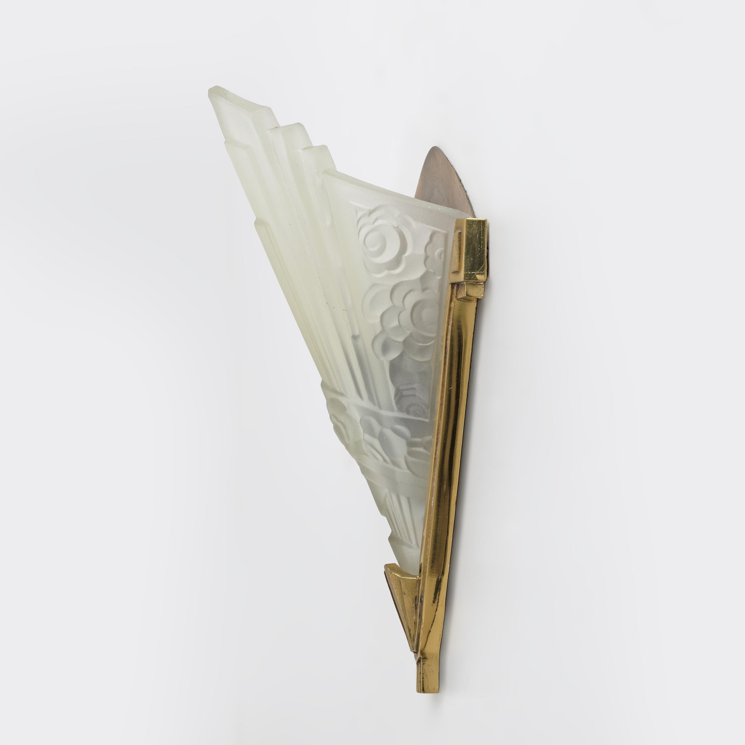 Pair of Art Deco Pressed Glass and Brass Sconces, France, 1930s (Messing) im Angebot