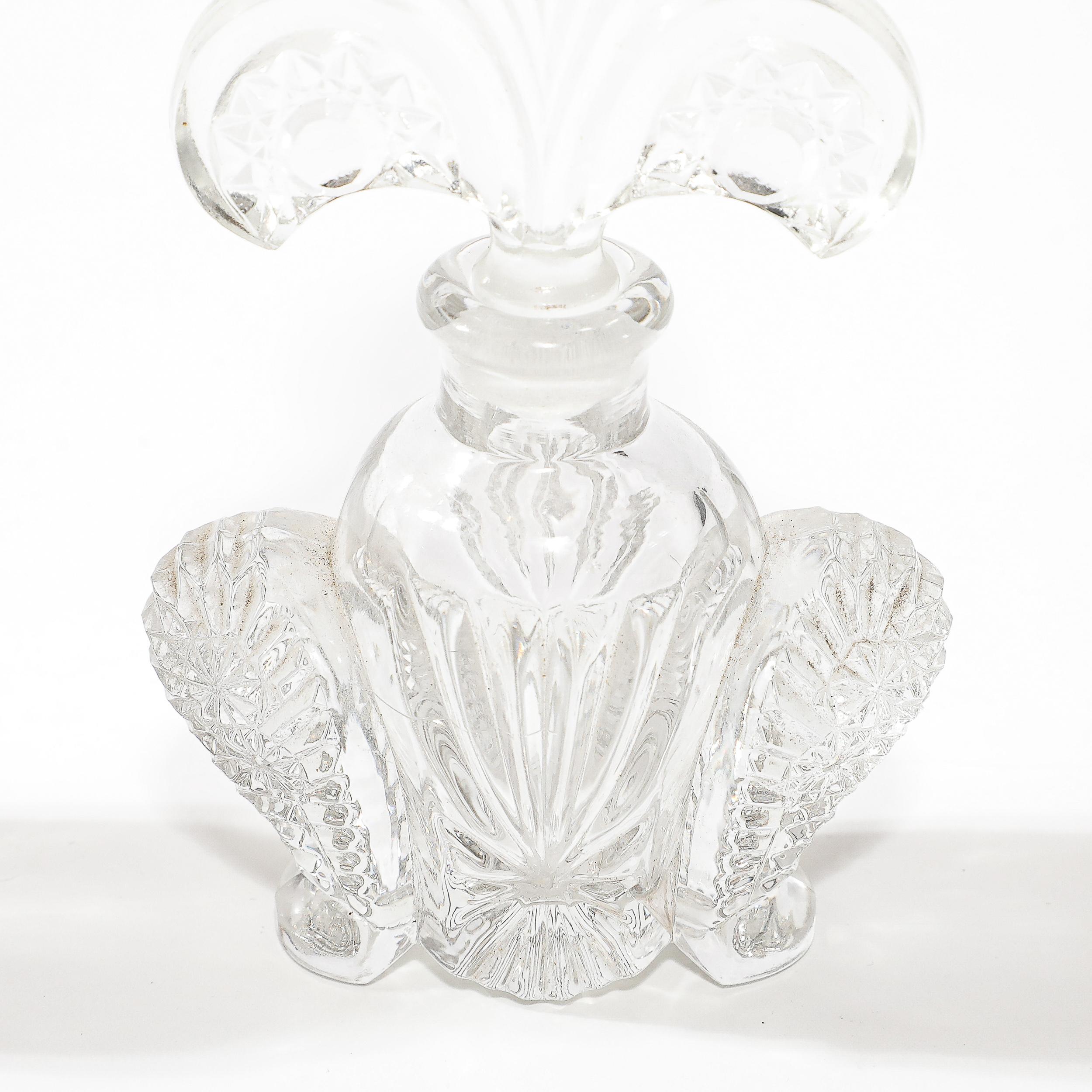 Coppia di portaprofumi in vetro pressato Art Déco con tappi Fleur de Lis in vendita 3