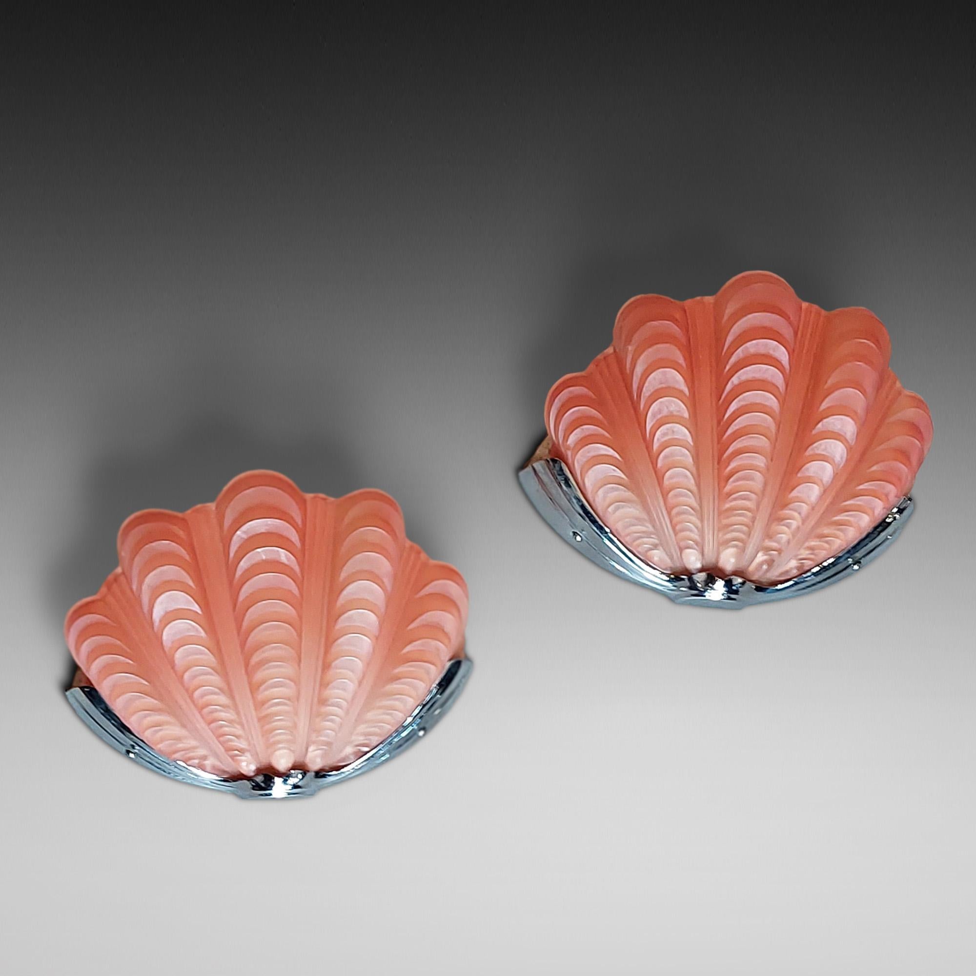 Pareja de apliques de concha de almeja de cristal rosa art déco en venta 1