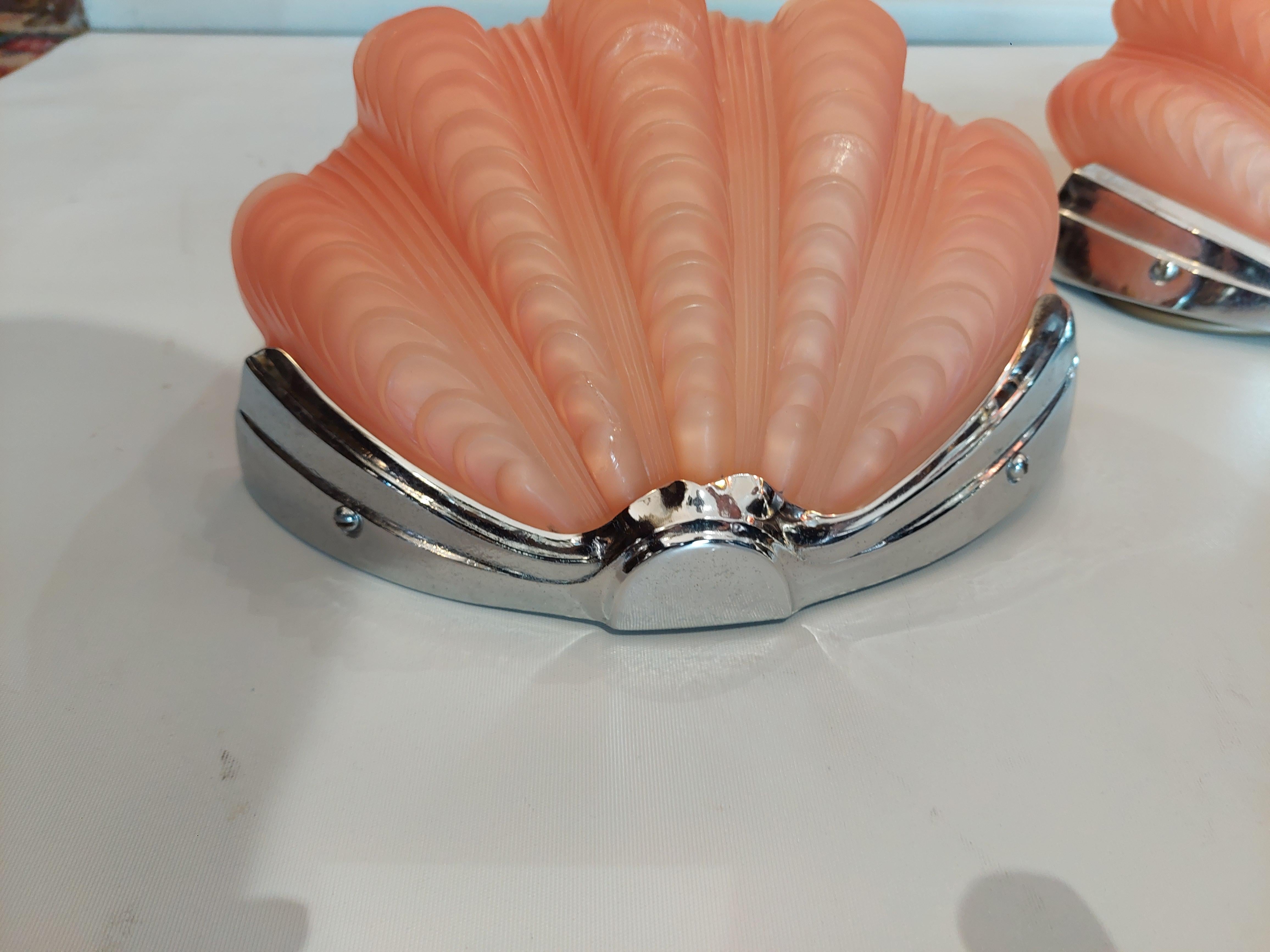 Pareja de apliques de concha de almeja de cristal rosa art déco en venta 2