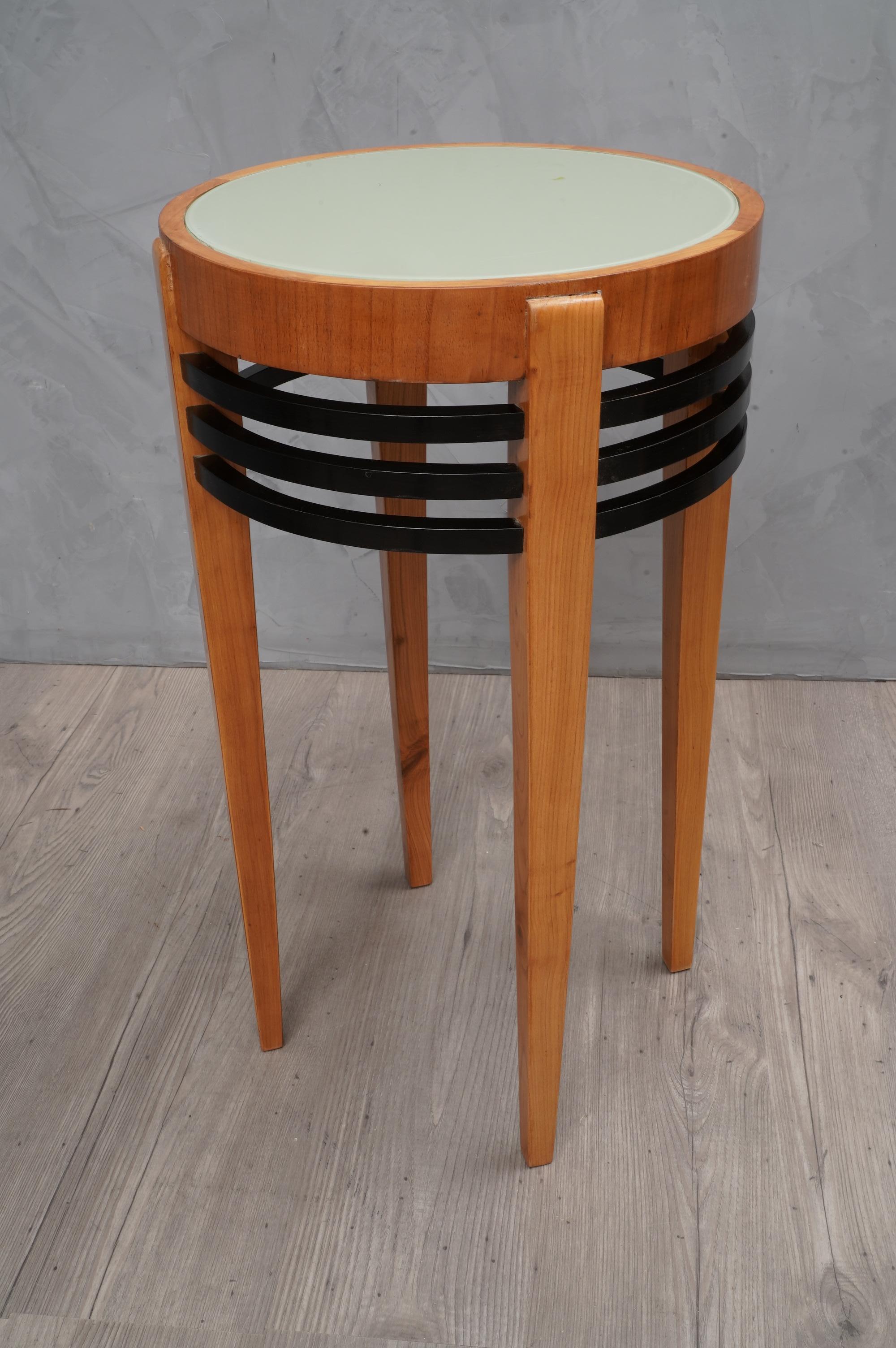 Italian Pair of Art Deco Round Cherrywood and Glass Side Tables, 1930