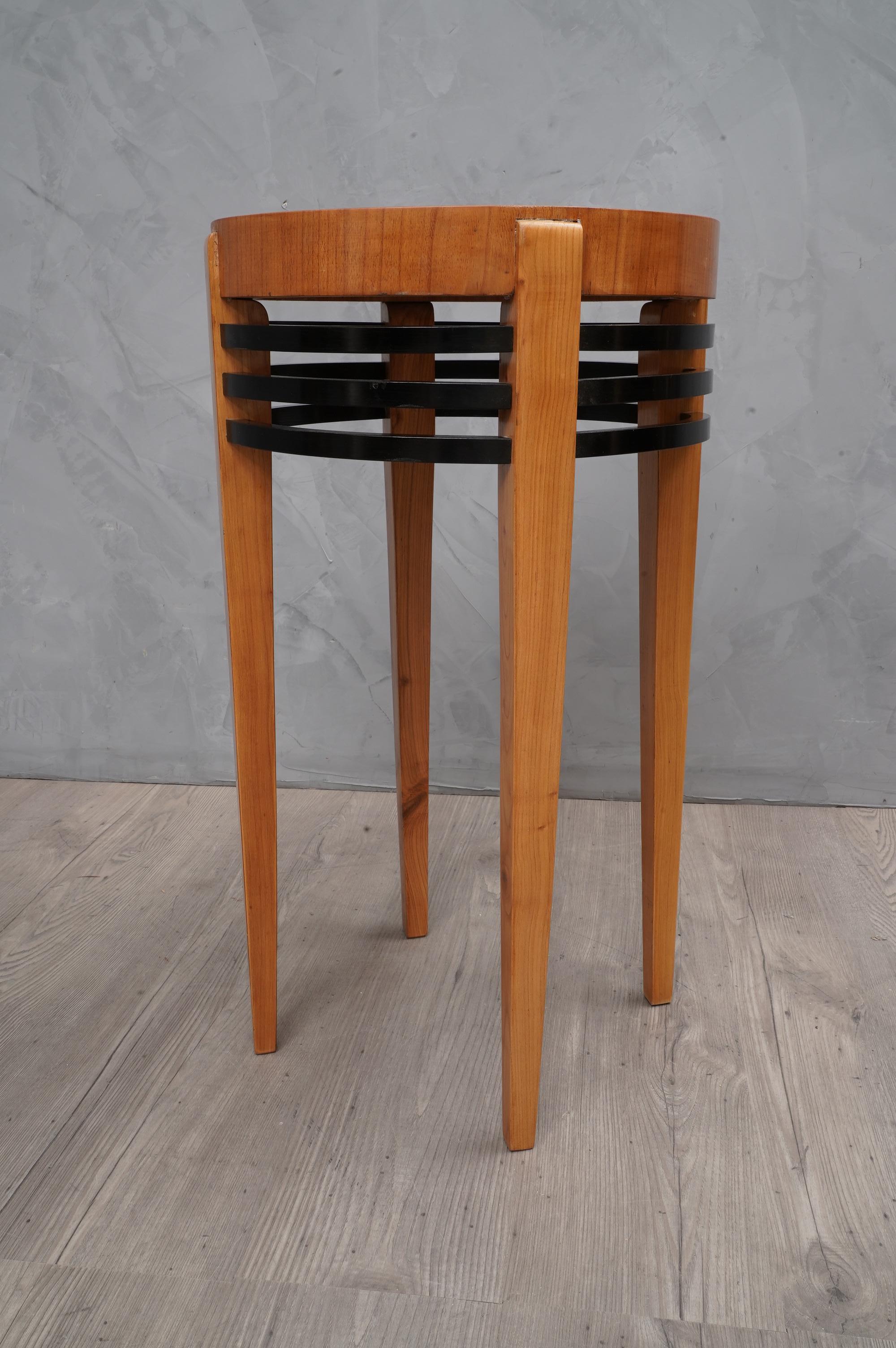 Pair of Art Deco Round Cherrywood and Glass Side Tables, 1930 In Good Condition In Rome, IT