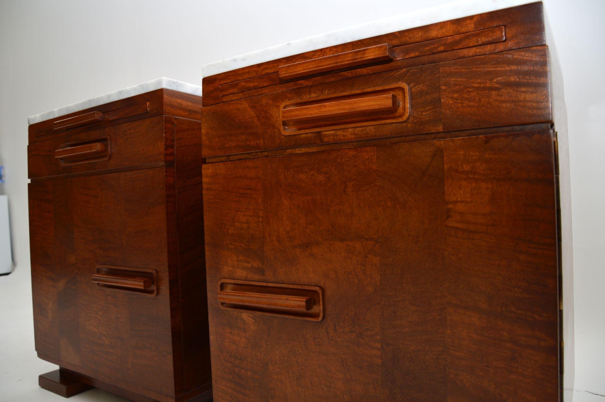 Pair of Art Deco Satin Birch Marble Top Bedside / Side Cabinets In Good Condition In London, GB