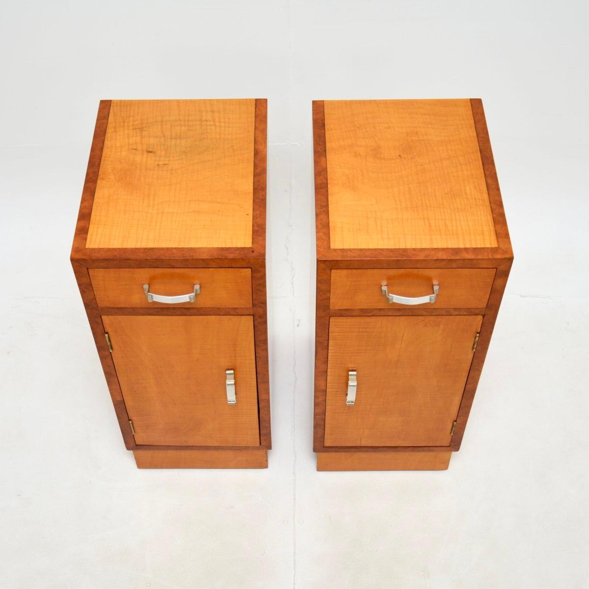Paar Nachttische aus Satinholz und Nussbaum im Art-Deco-Stil (Mitte des 20. Jahrhunderts) im Angebot