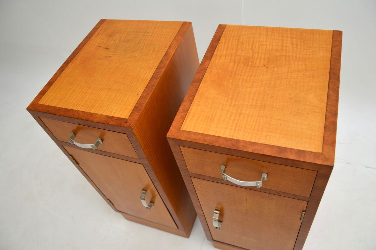 Paar Nachttische aus Satinholz und Nussbaum im Art-Deco-Stil (Seidenholz) im Angebot