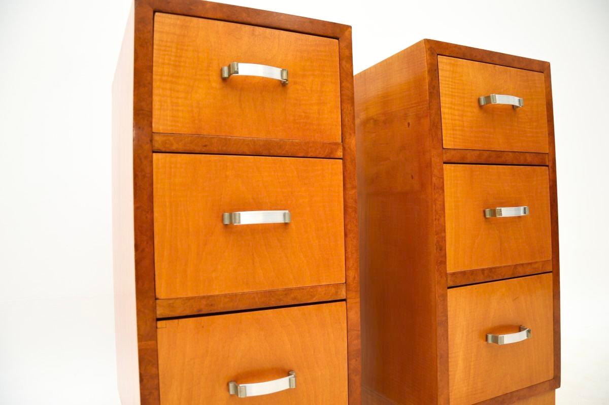 Pair of Art Deco Satinwood and Walnut Bedside Chests For Sale 3