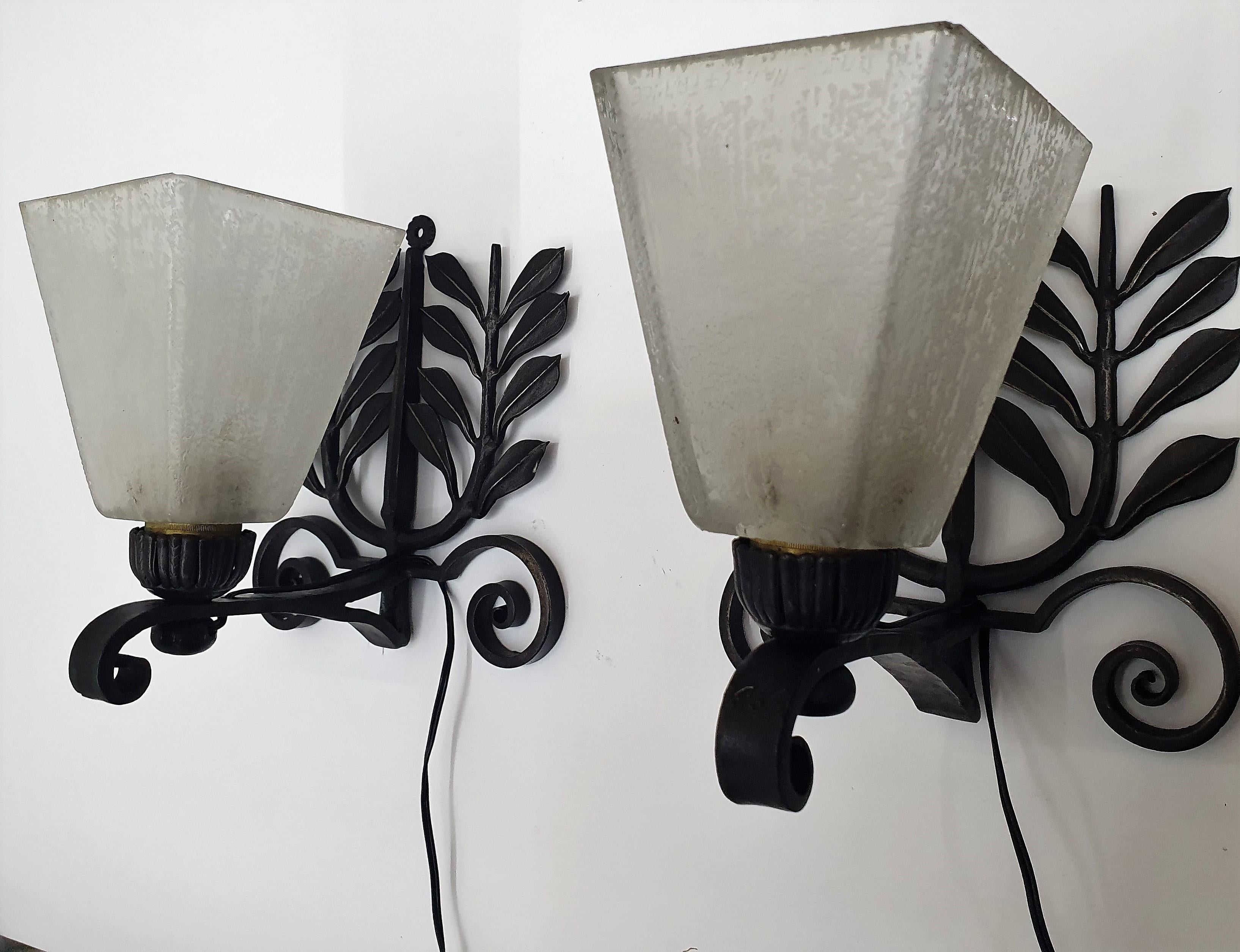 Pair of Art Deco Sconces, Edgar Brandt and Daum Nancy Glass, France, circa 1940 In Good Condition In Merida, Yucatan