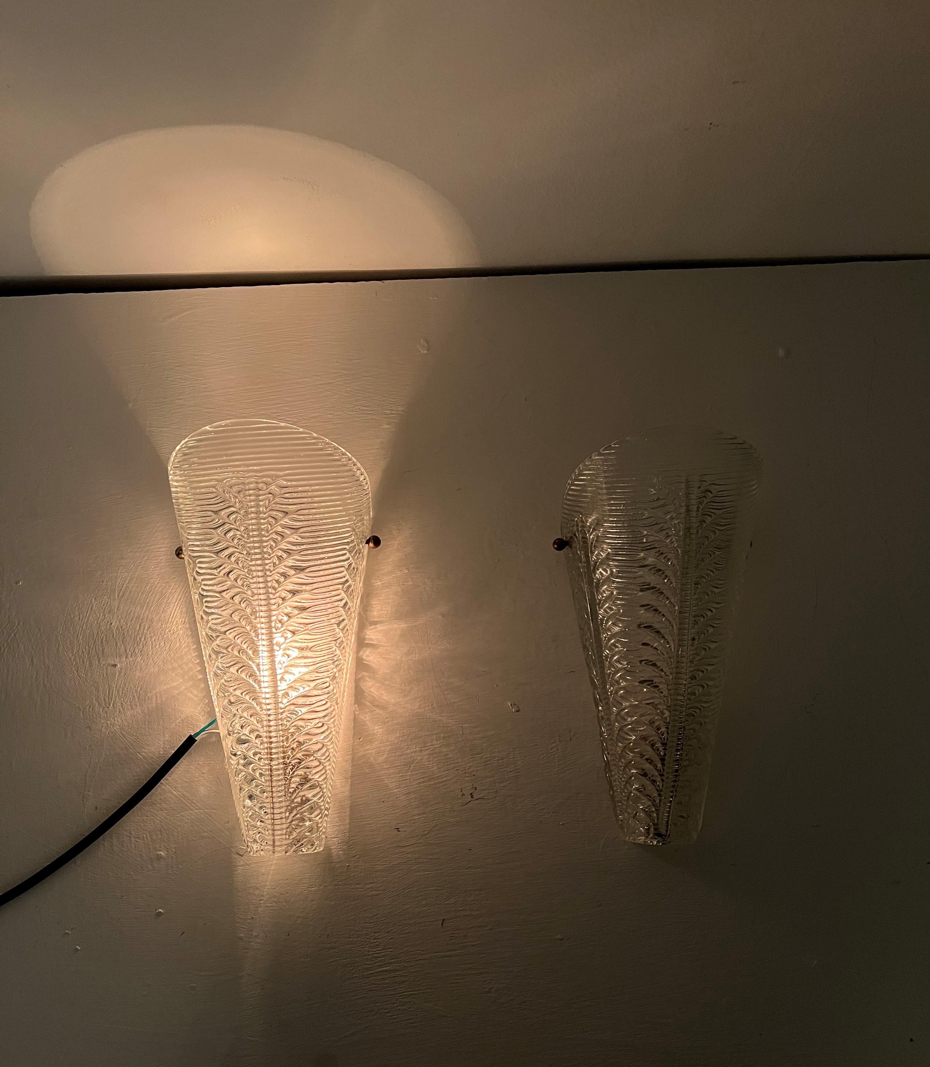 Pair of wall lghts or sconces in Murano glass made by Seguso in Murano, Italy, circa 1940.

Priced as a pair.