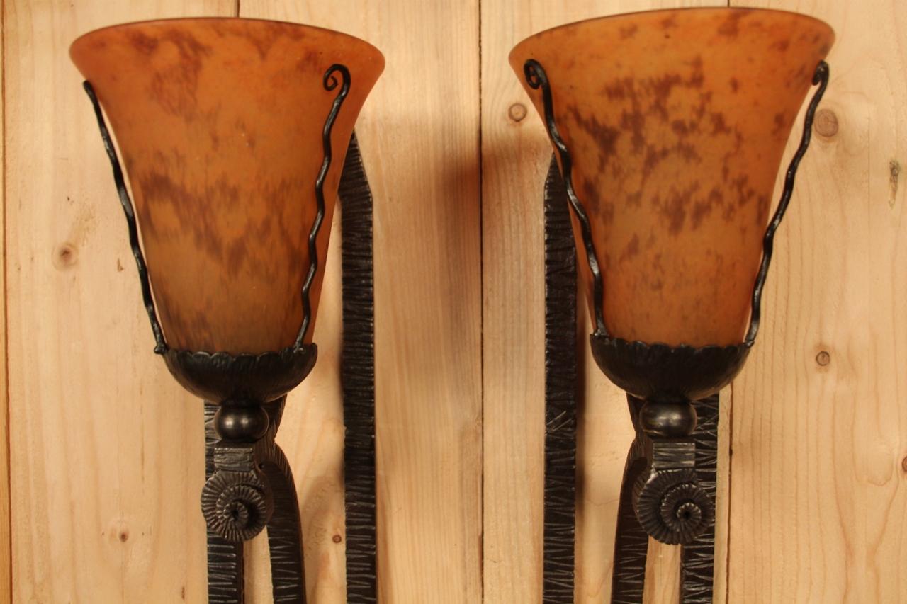 20th Century Pair Of Art Deco Sconces From Daum And Wrought Iron For Sale