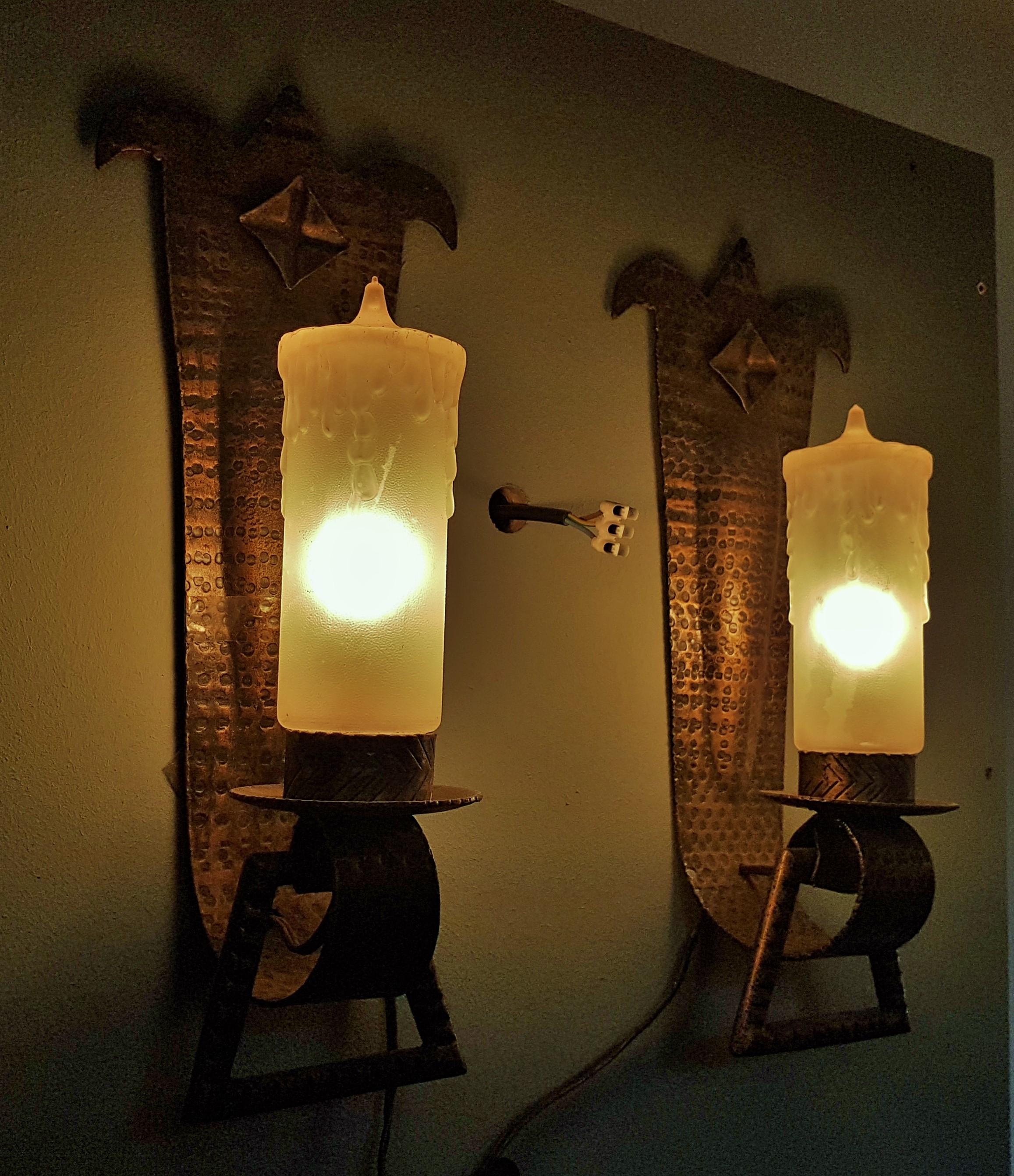 French Pair of Art Deco Sconces, Glass and Gilded Metal, France, 1935 For Sale