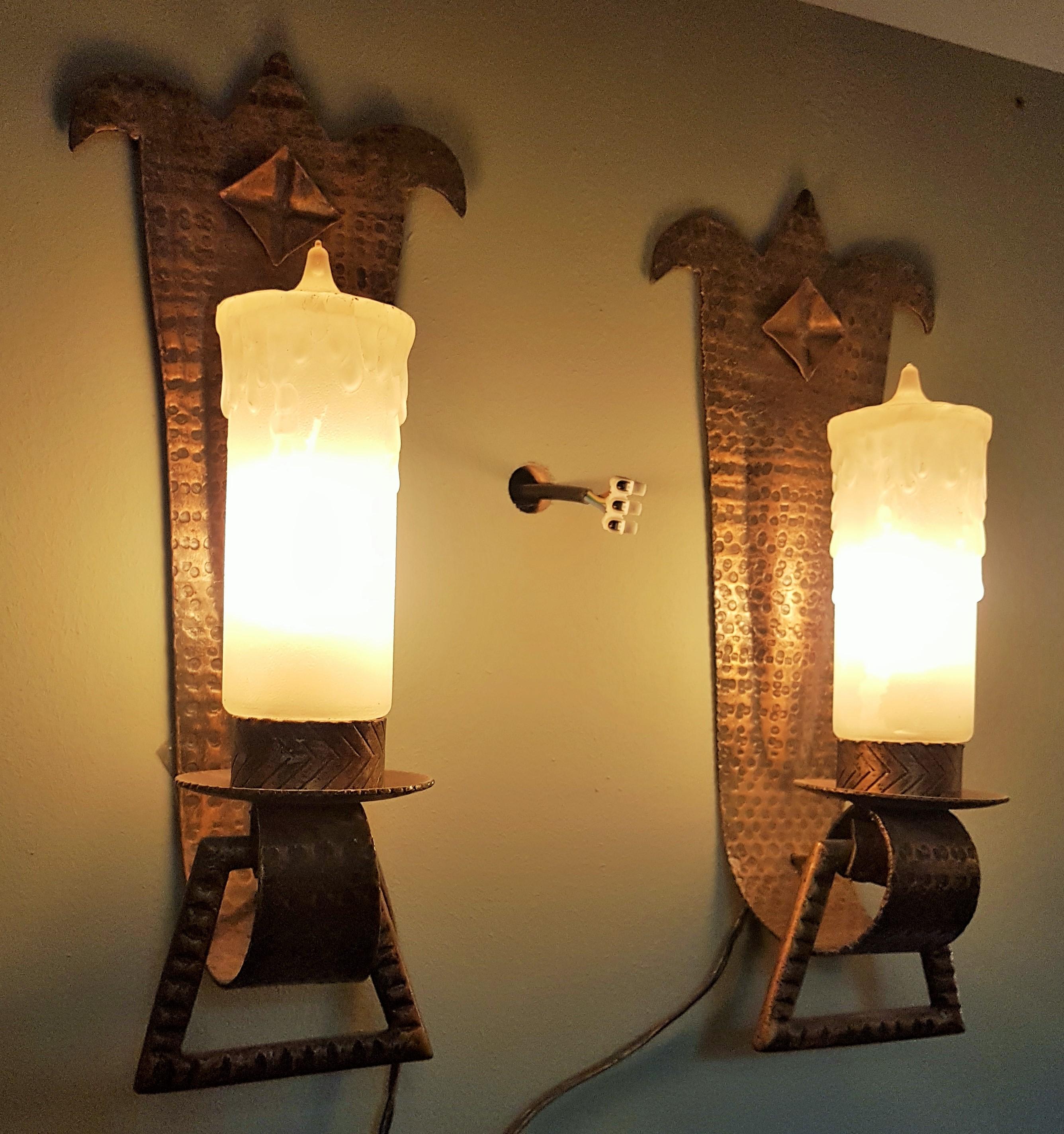 Mid-20th Century Pair of Art Deco Sconces, Glass and Gilded Metal, France, 1935 For Sale