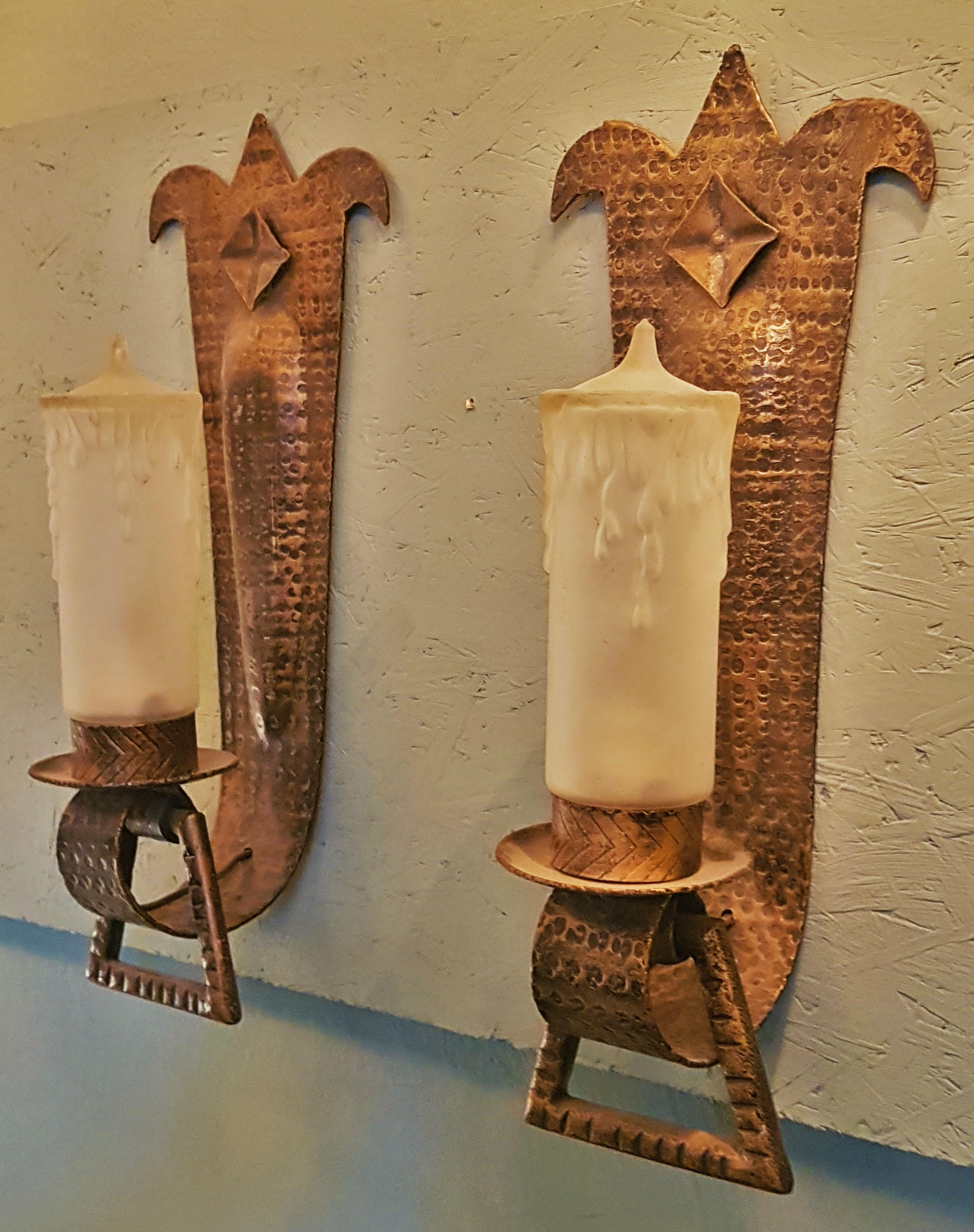 Pair of Art Deco Sconces, Glass and Gilded Metal, France, 1935 For Sale 1