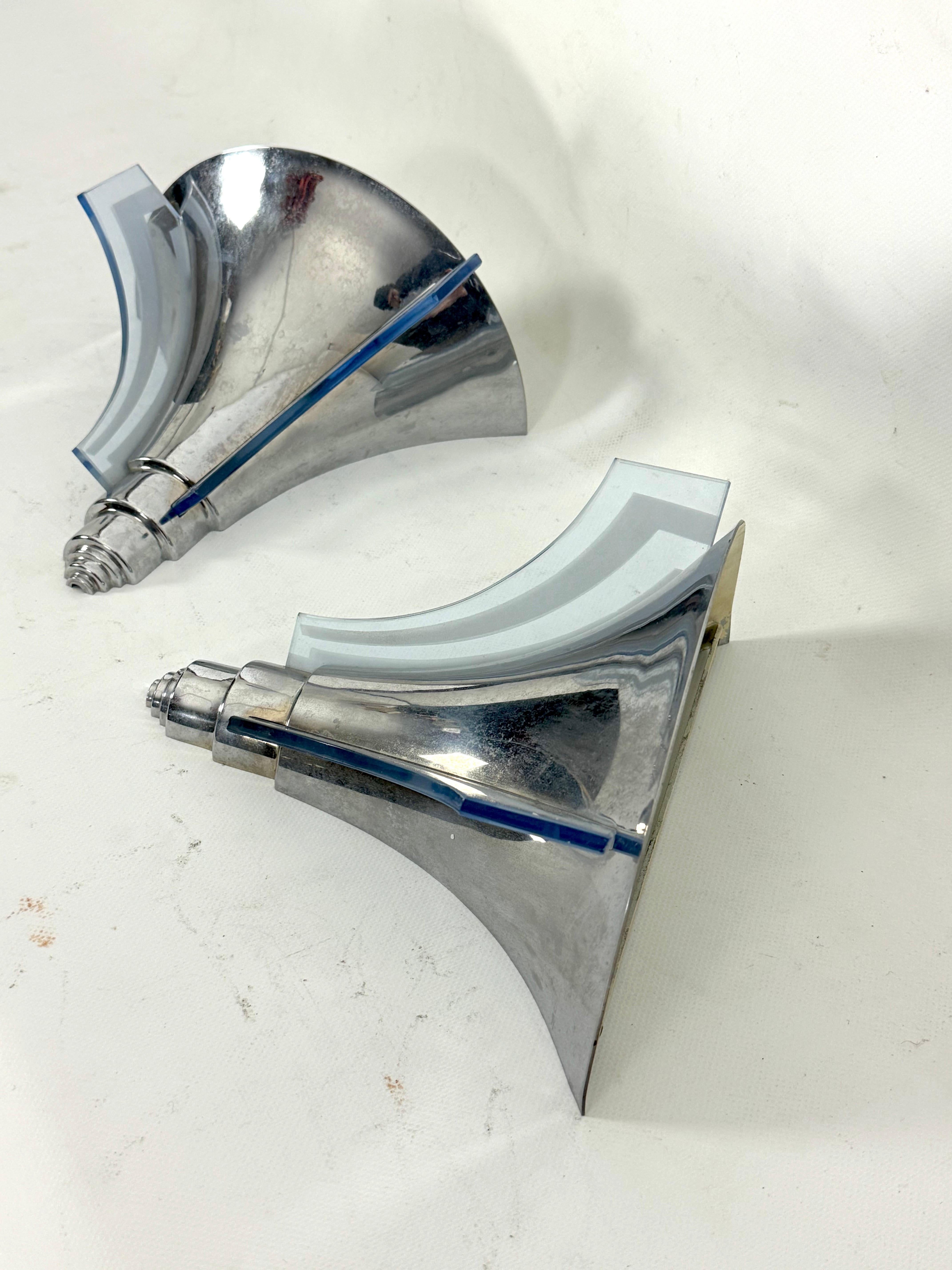 Pair of Art Deco sconces in glass and chrome. Italy 1930s For Sale 4