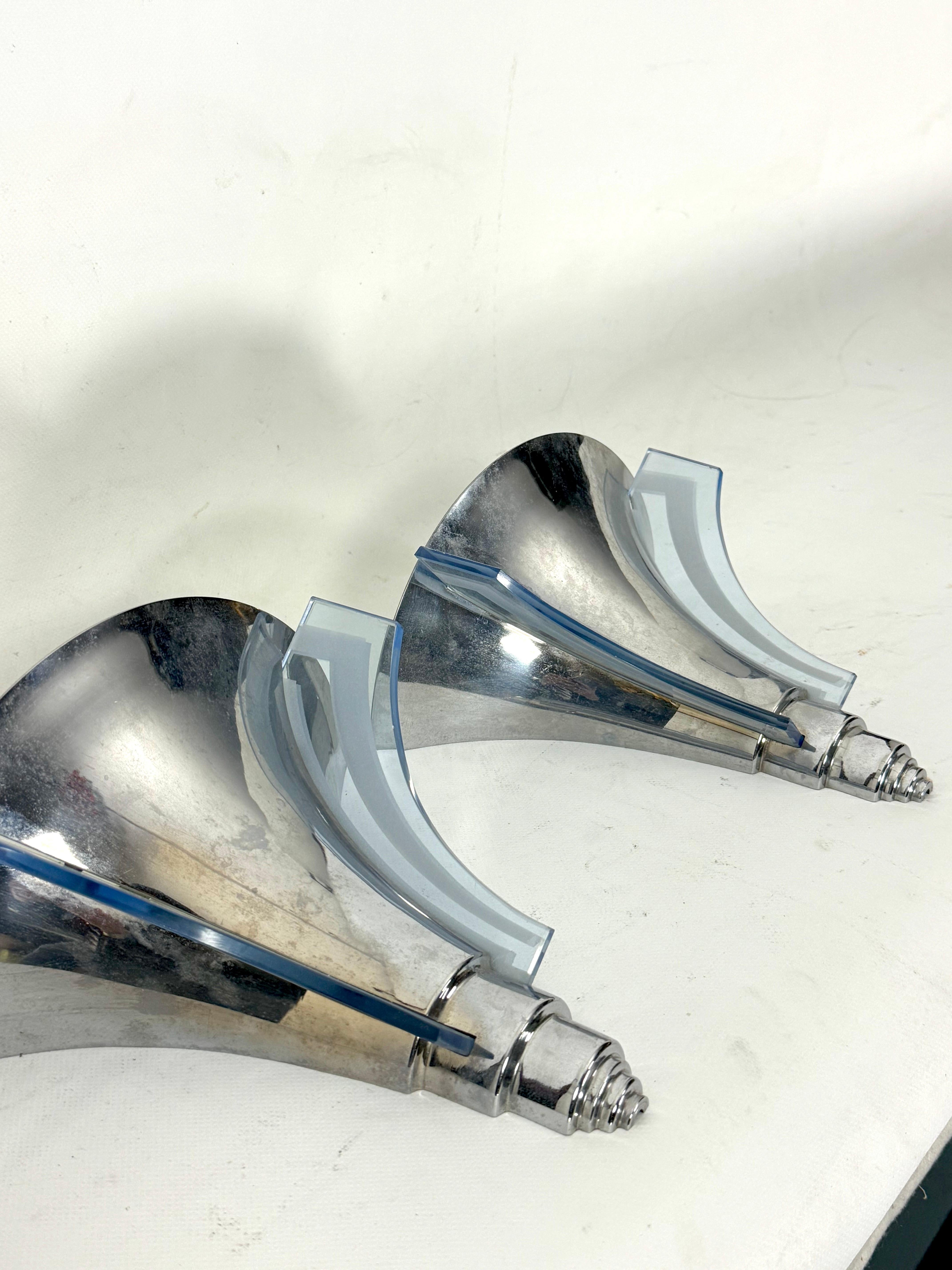Italian Pair of Art Deco sconces in glass and chrome. Italy 1930s For Sale