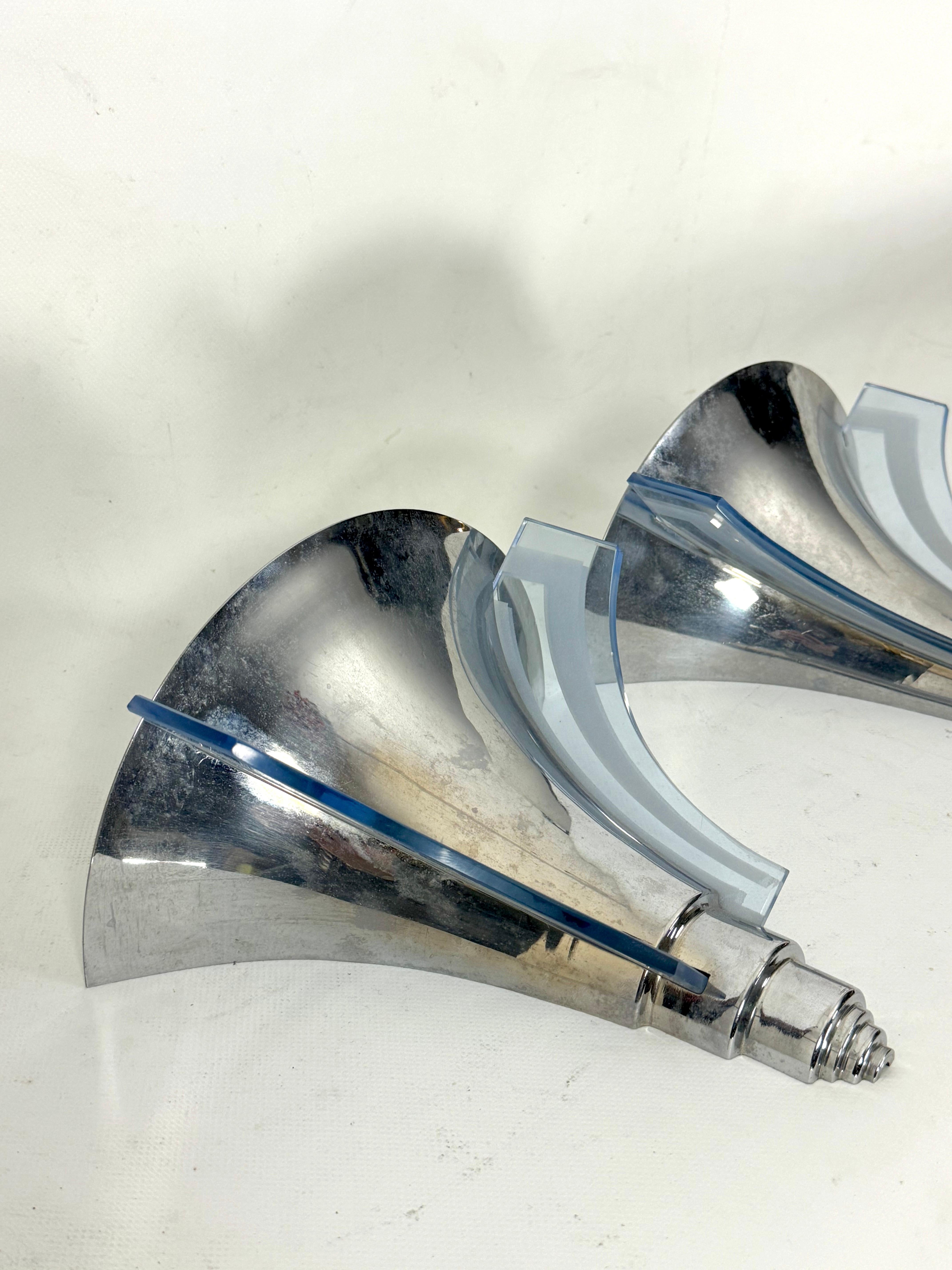Pair of Art Deco sconces in glass and chrome. Italy 1930s In Good Condition For Sale In Catania, CT
